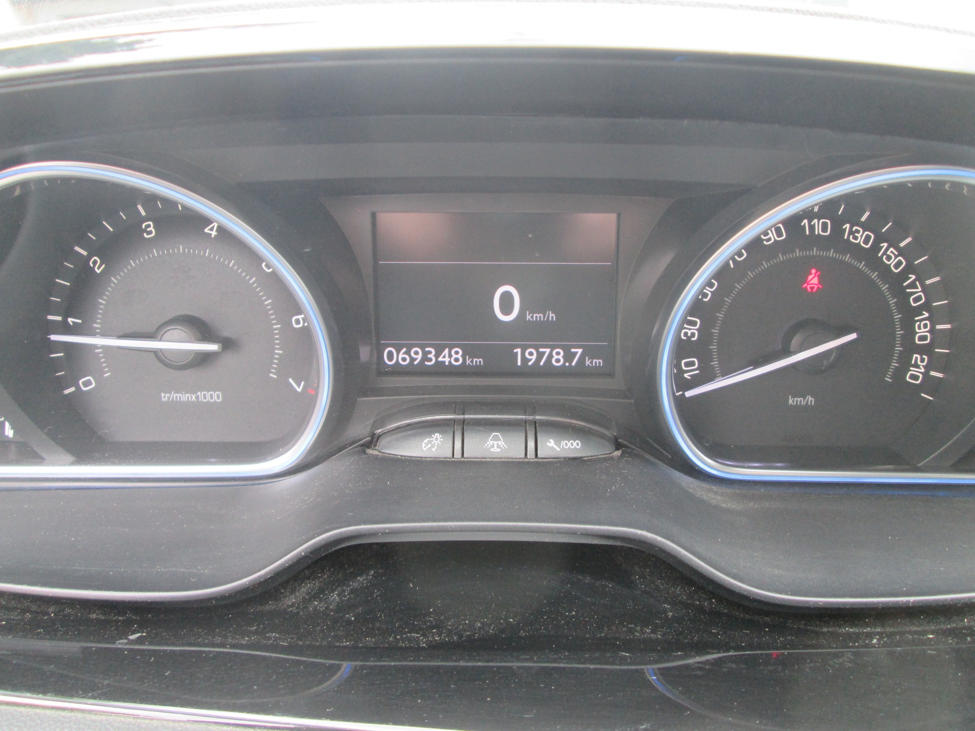 PEUGEOT 208 1.2 VTI Intuitive-image-12
