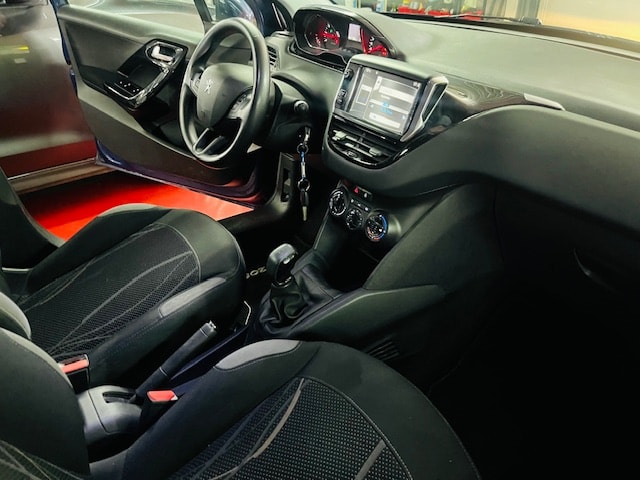 PEUGEOT 208 1.2 VTI Access-image-11