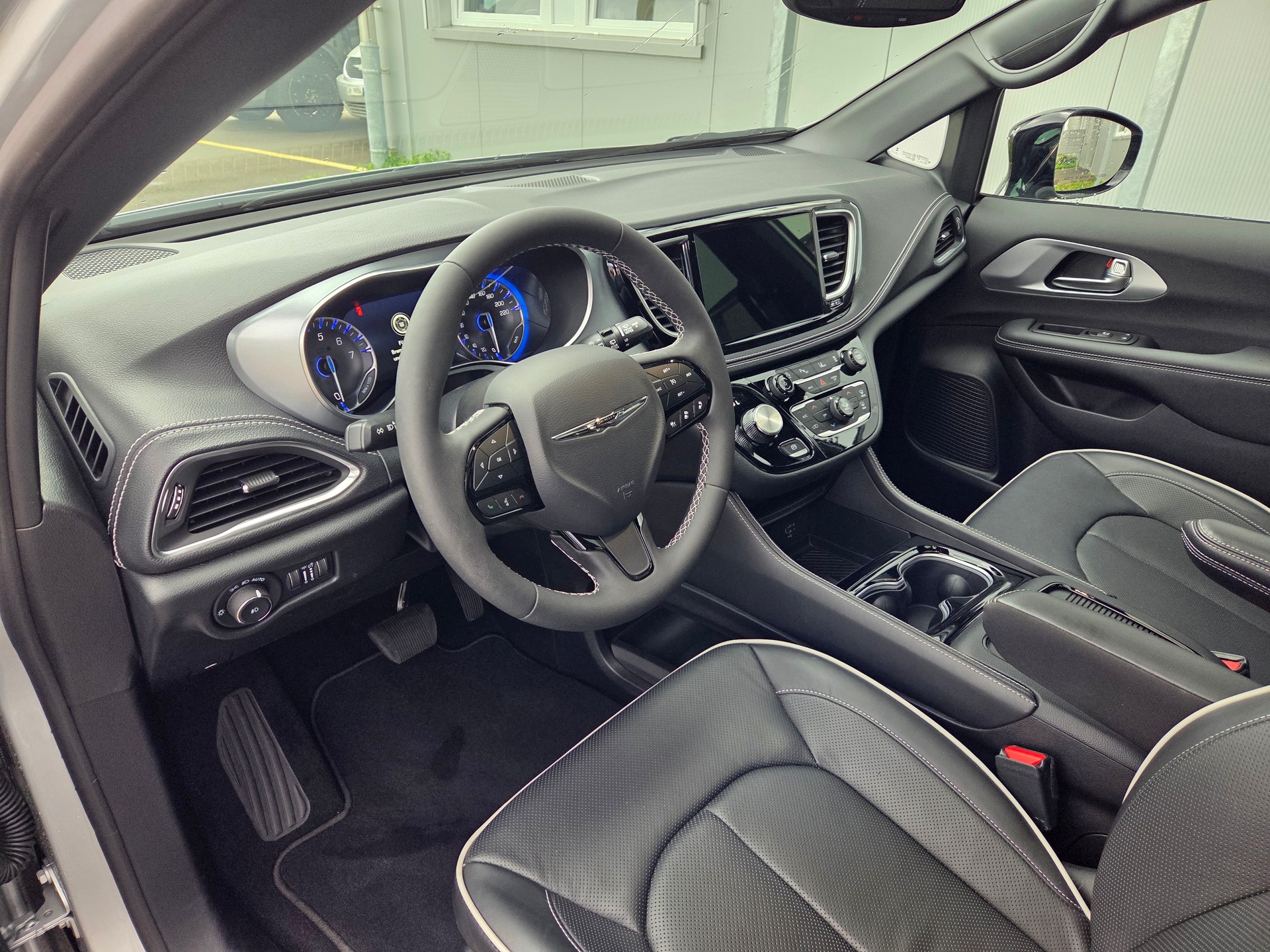 CHRYSLER Pacifica 3.6 V6 4x4 Limited S 291 PS / 7-Plätzer-image-5