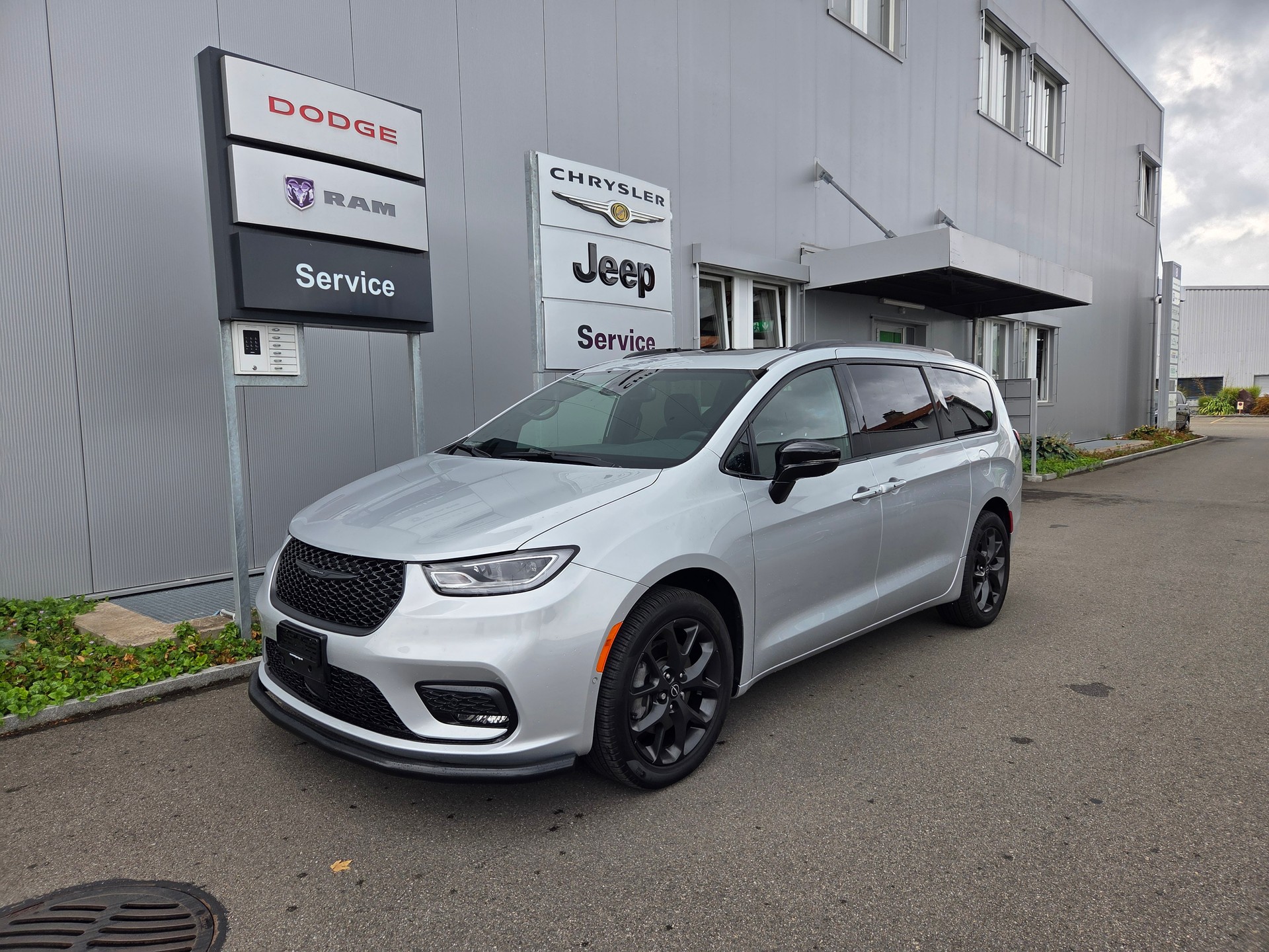 CHRYSLER Pacifica 3.6 V6 4x4 Limited S 291 PS / 7-Plätzer-showroom-element-1