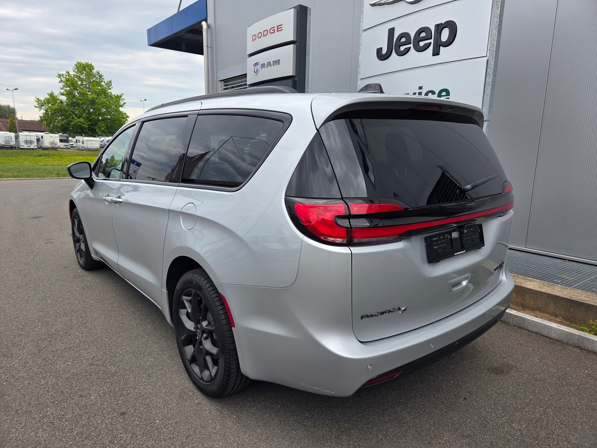 CHRYSLER Pacifica 3.6 V6 4x4 Limited S 291 PS / 7-Plätzer-image-2