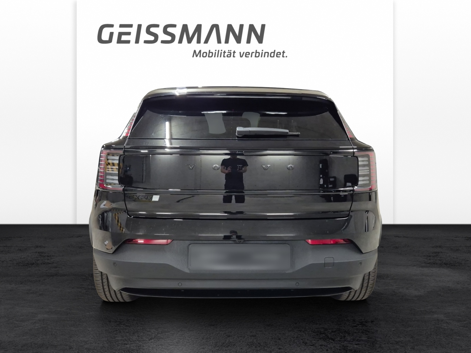 VOLVO EX30 E60 Plus Swiss Black Edition-image-5
