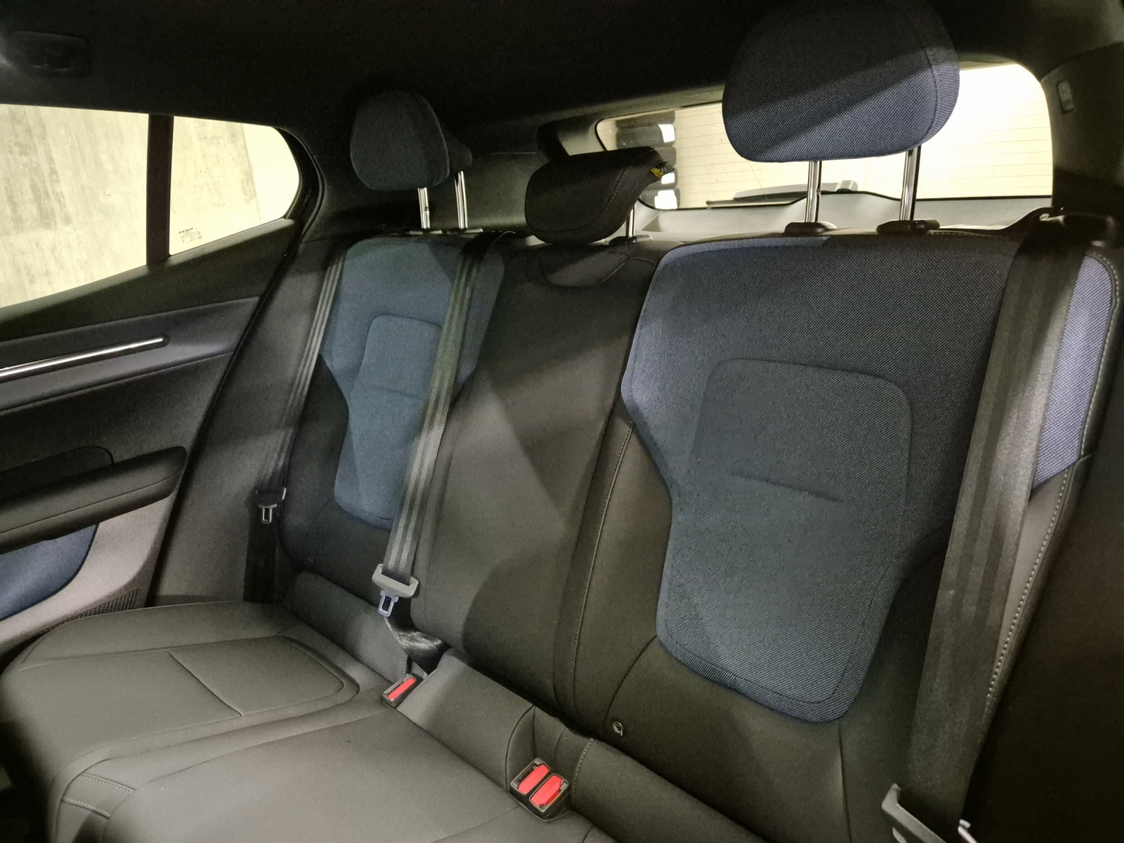 VOLVO EX30 E60 Plus Swiss Black Edition-image-15