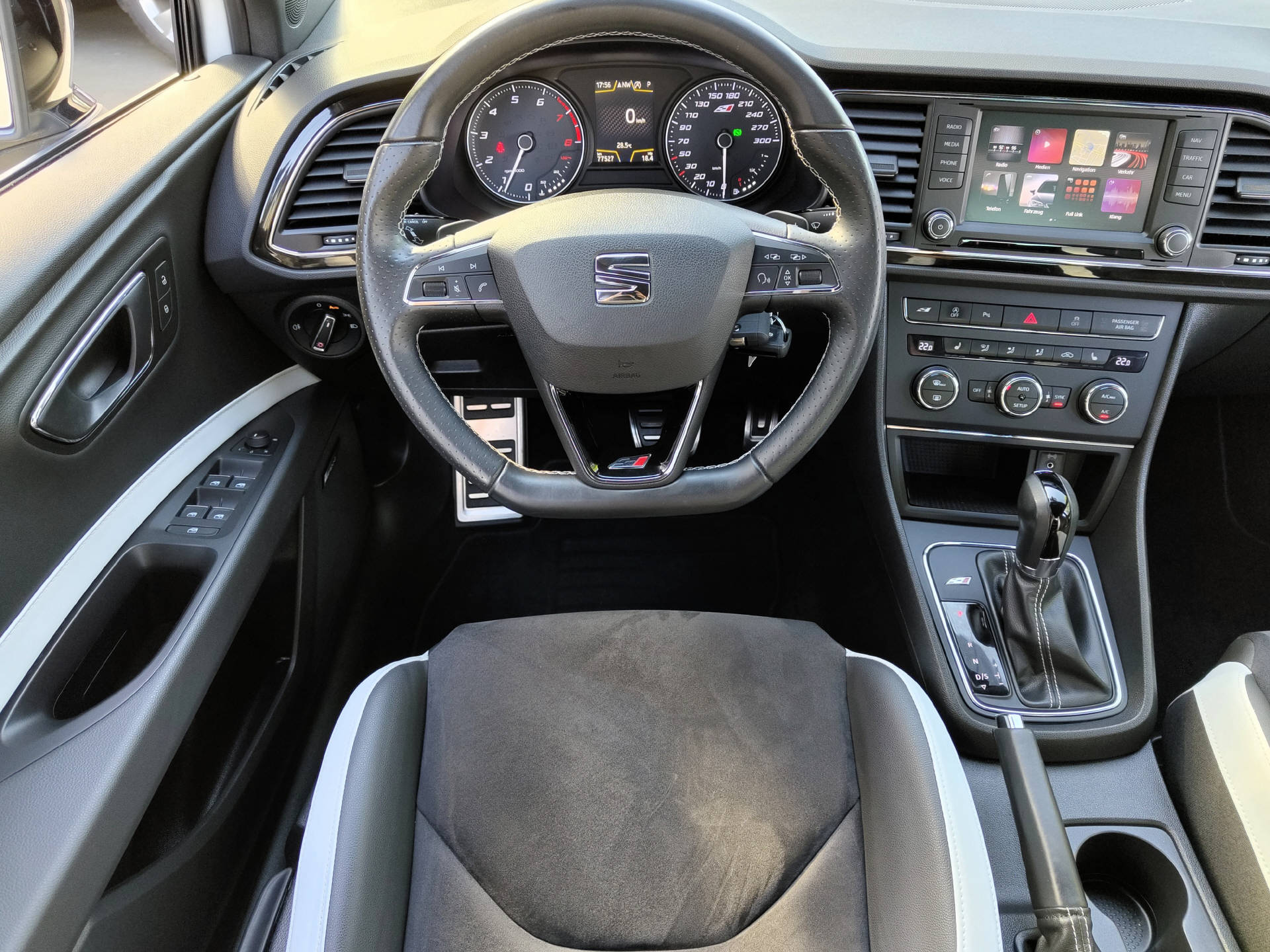 SEAT Leon 2.0 TSI Cupra DSG-image-4