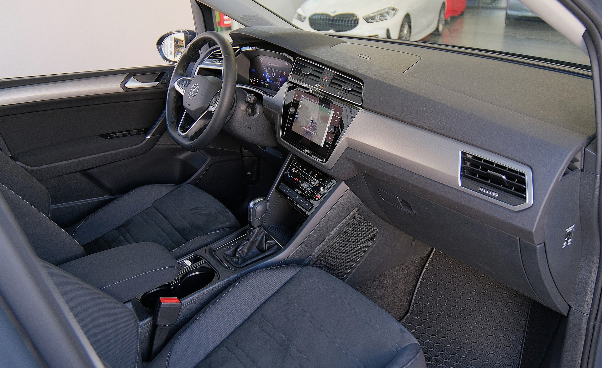 VW Touran 1.5 TSI EVO Comfortline United R Line DSG-image-15