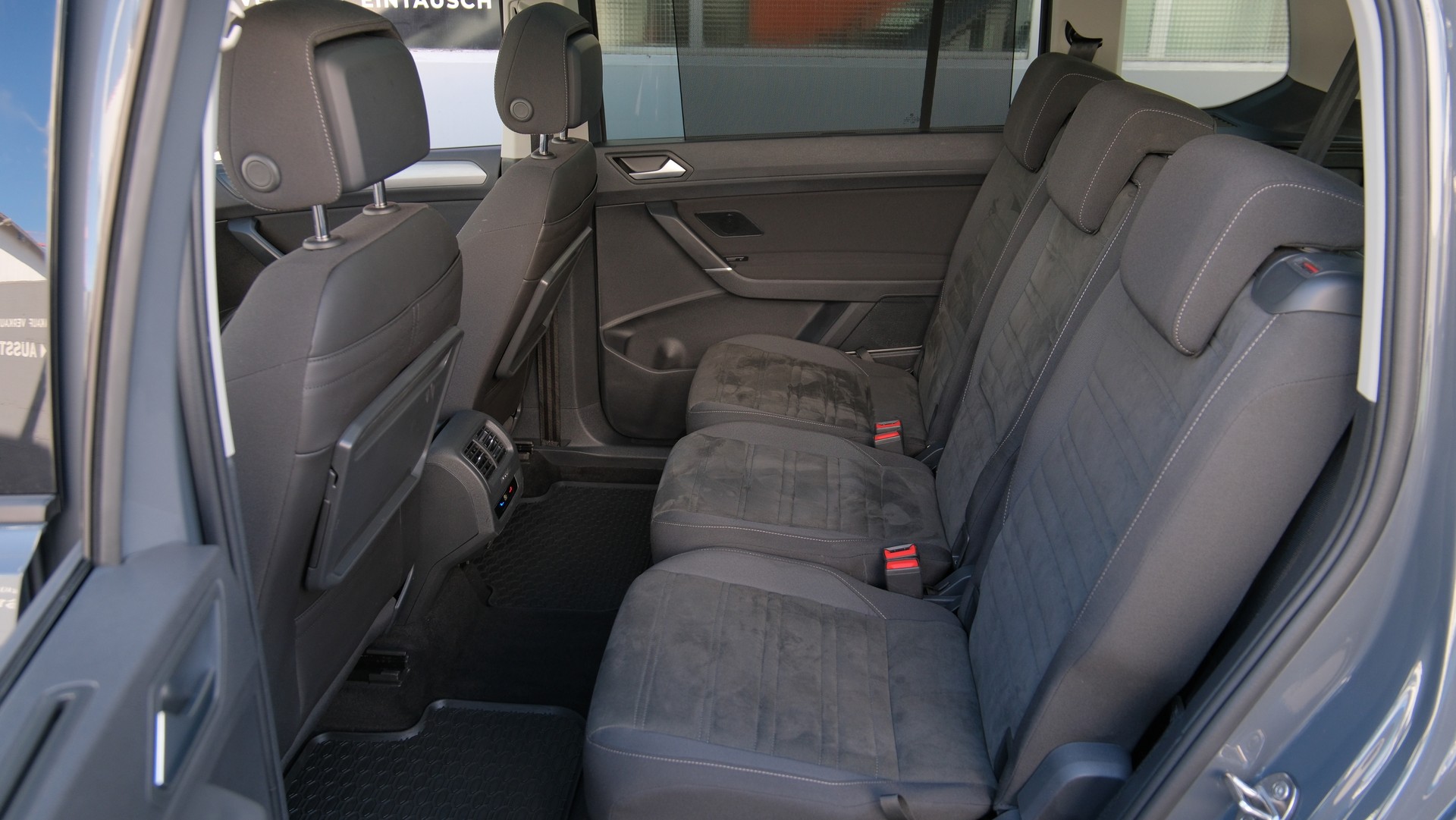 VW Touran 1.5 TSI EVO Comfortline United R Line DSG-image-22