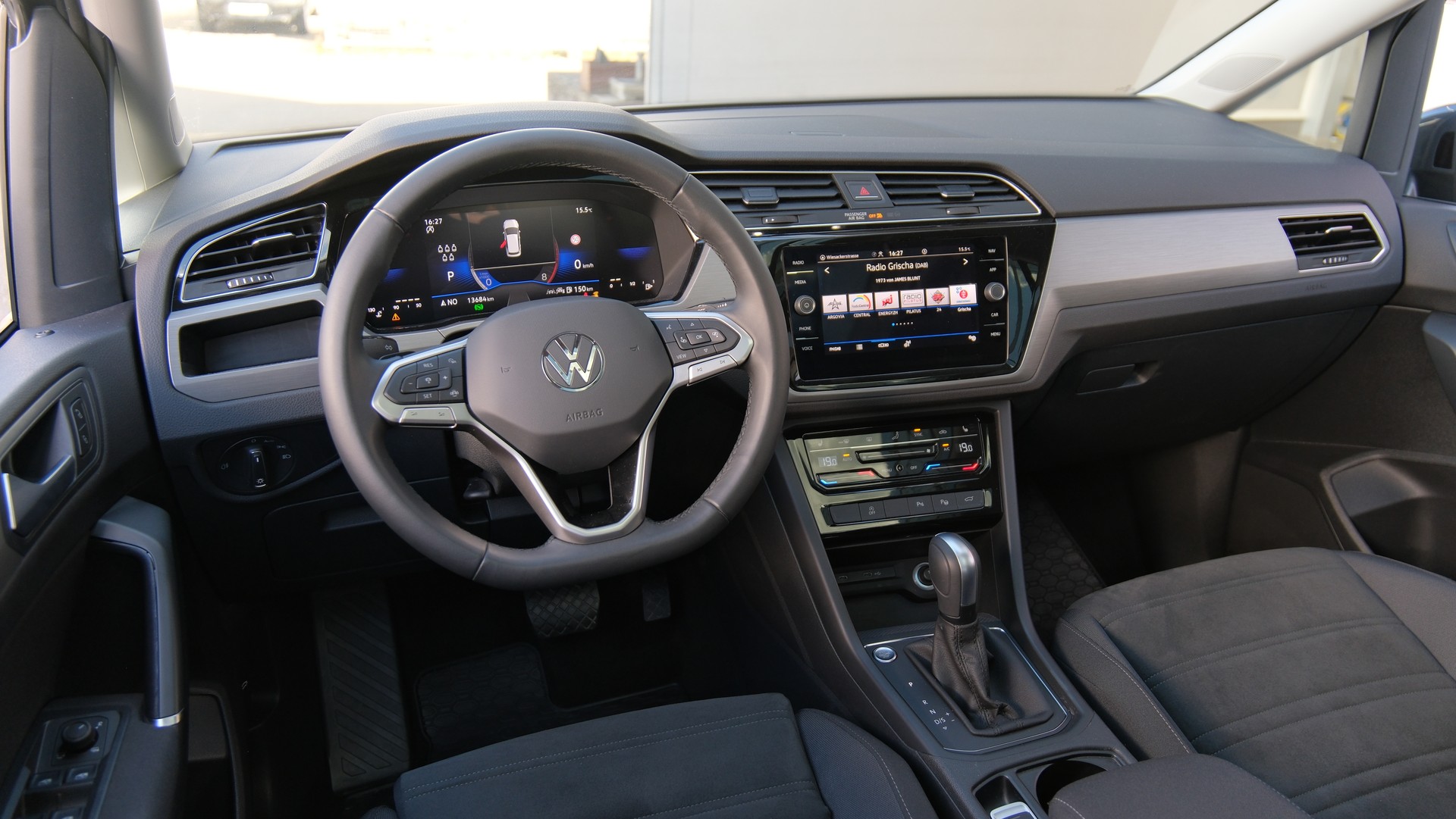 VW Touran 1.5 TSI EVO Comfortline United R Line DSG-image-17