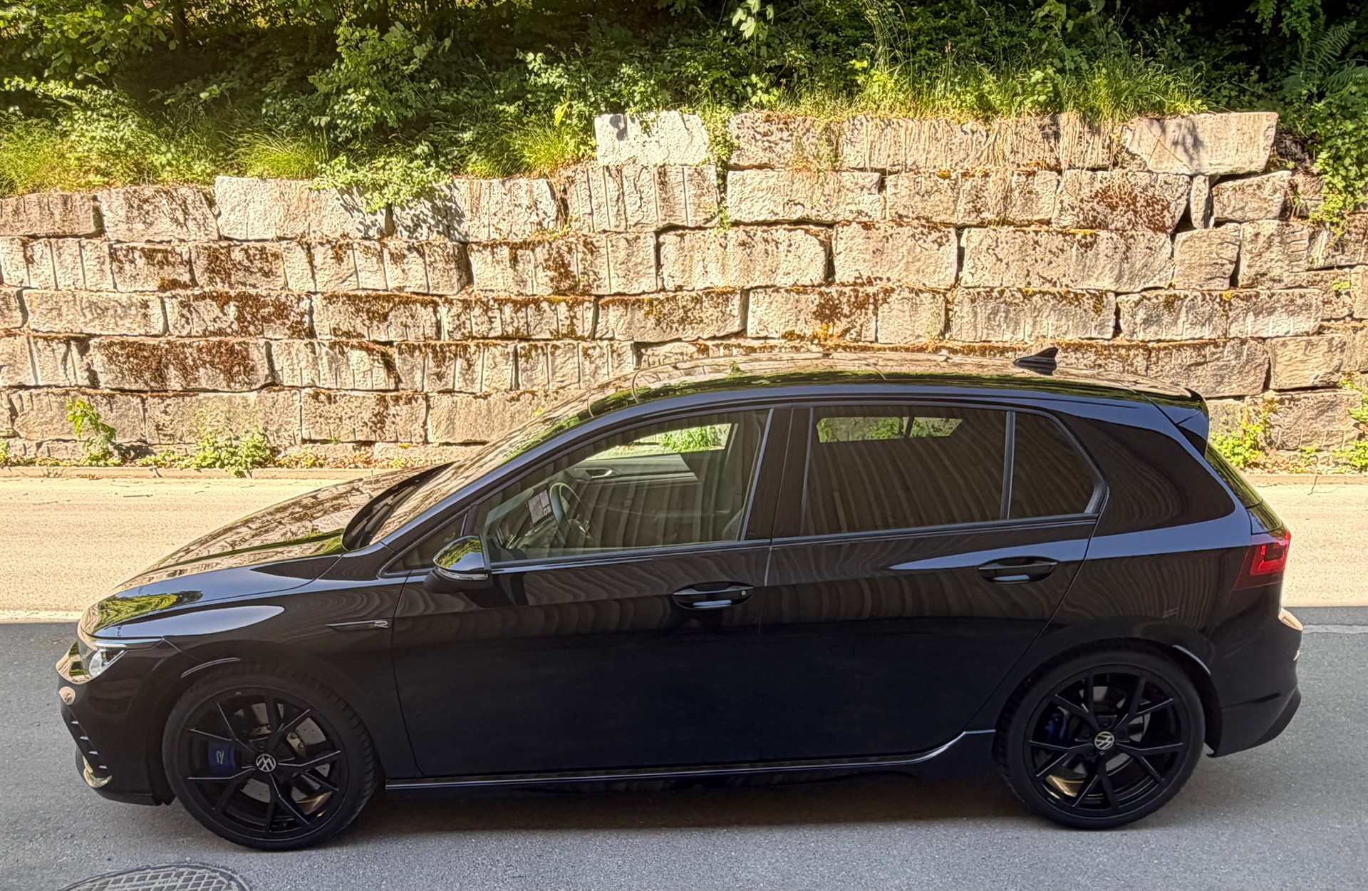 VW Golf 2.0 TSI R DSG 4Motion-image-2