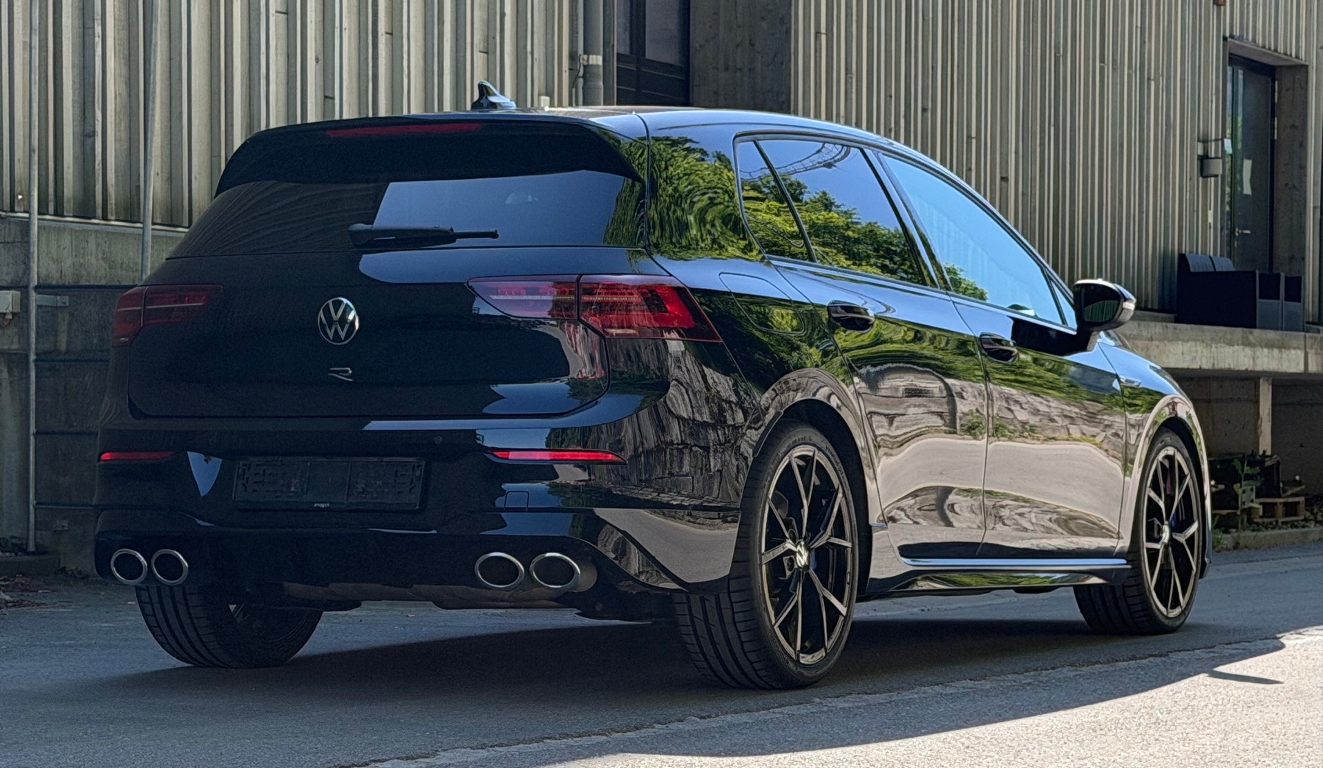 VW Golf 2.0 TSI R DSG 4Motion-image-9