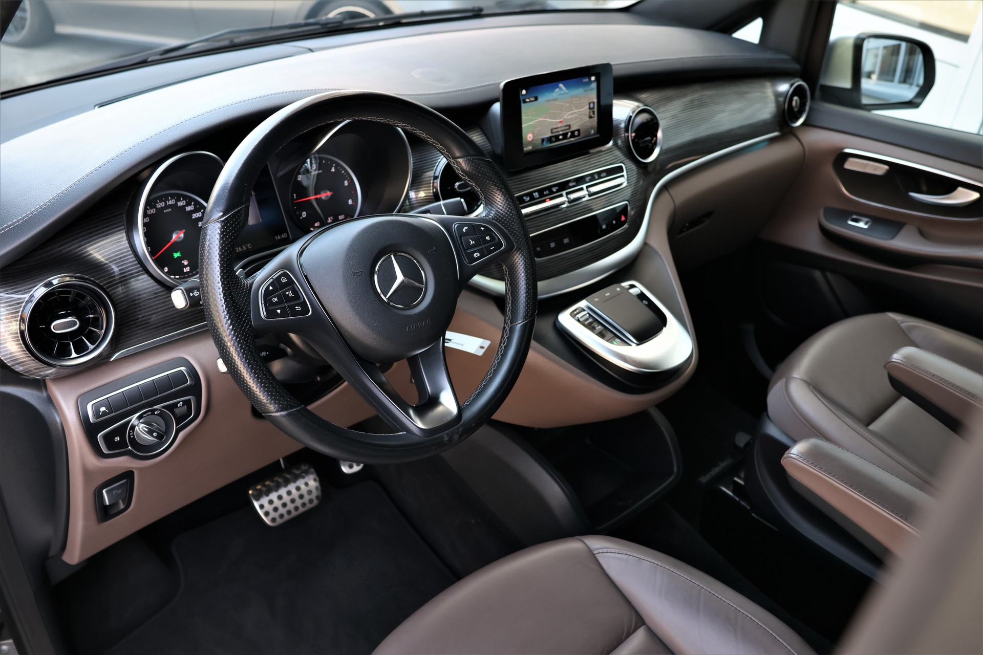 MERCEDES-BENZ V 250 d lang Avantgarde 9G-Tronic (CH) 7Plätzer-image-9