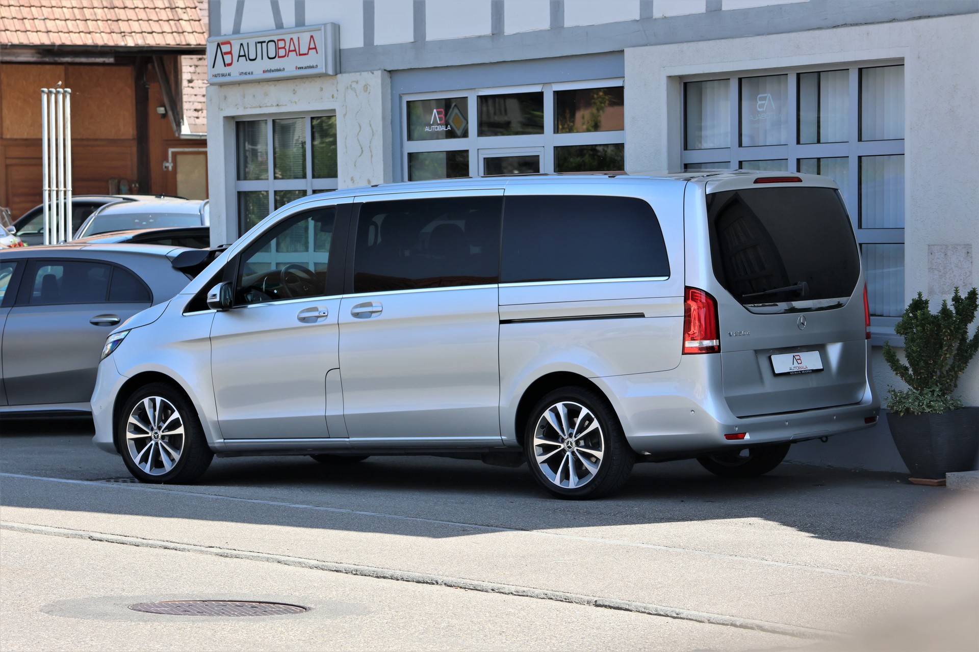 MERCEDES-BENZ V 250 d lang Avantgarde 9G-Tronic (CH) 7Plätzer-image-4