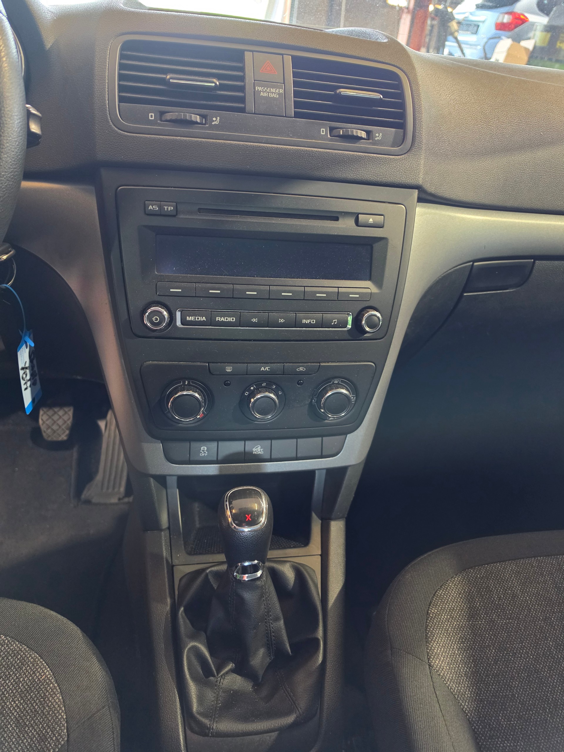 SKODA Yeti 1.8 TSI Ambition 4x4-image-4