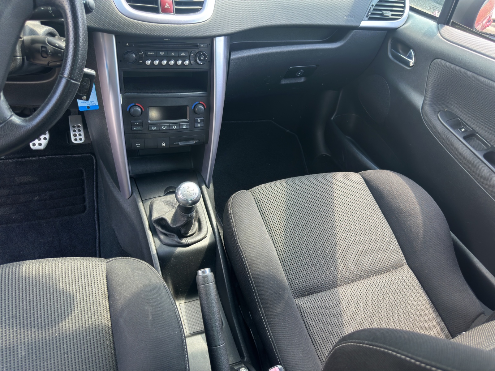 PEUGEOT 207 CC 1.6 16V Turbo Sport-image-8