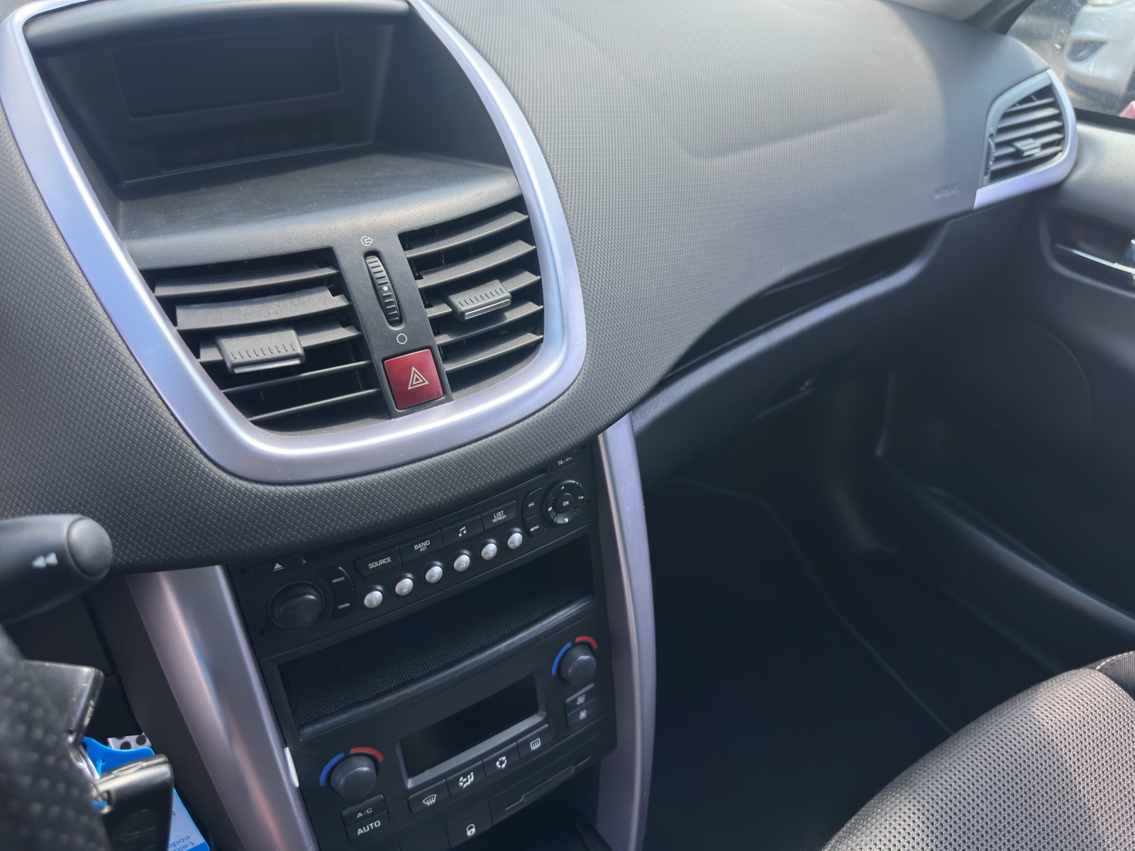 PEUGEOT 207 CC 1.6 16V Turbo Sport-image-14