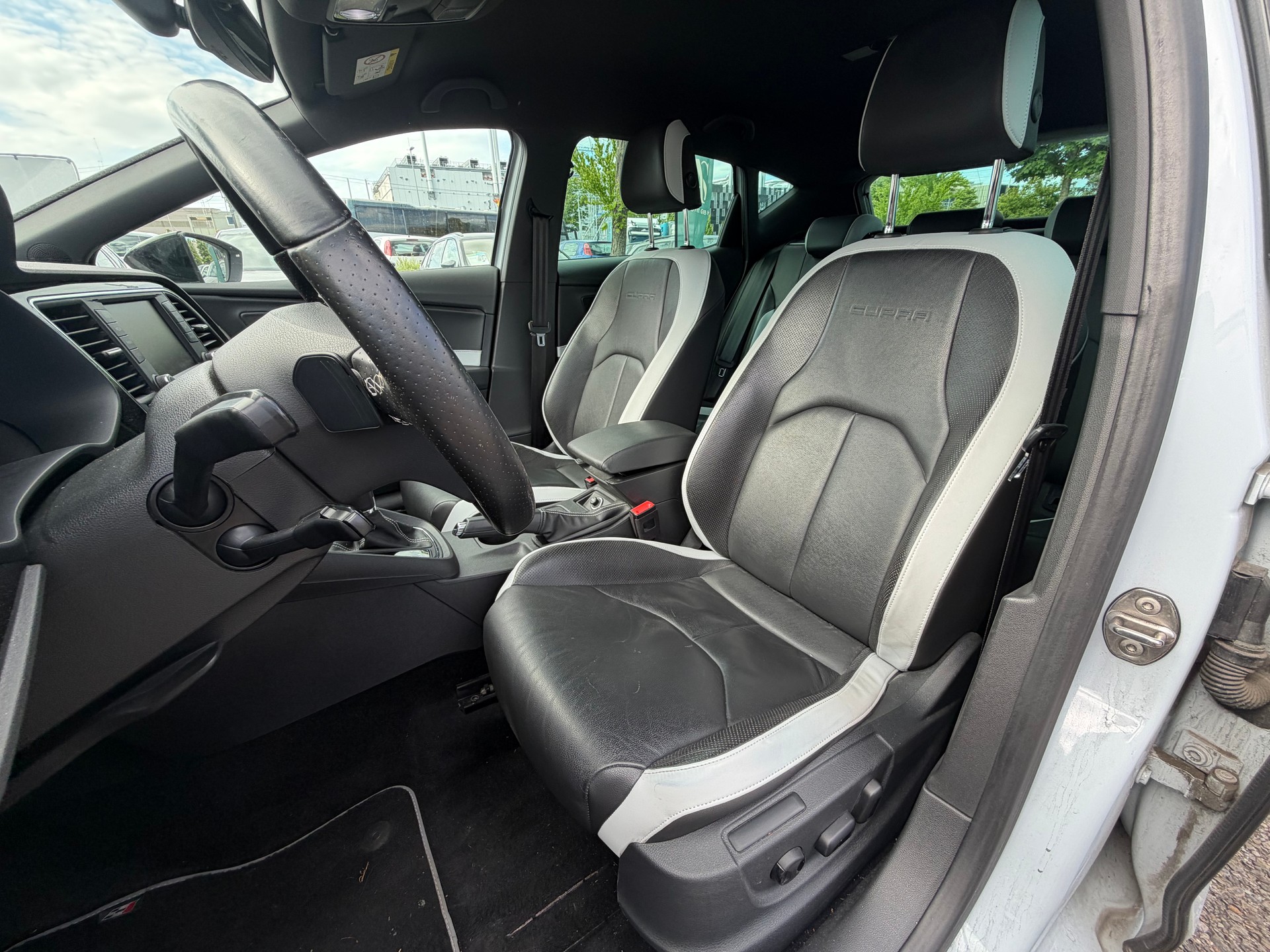 SEAT Leon 2.0 TSI Cupra 290 DSG-image-8