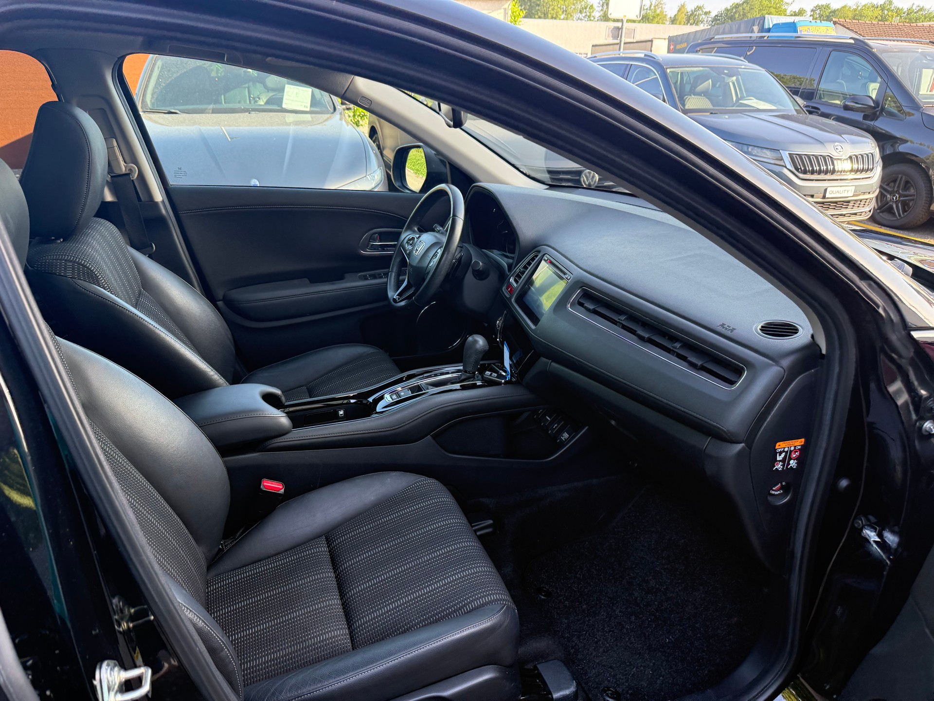 HONDA HR-V 1.5i-VTEC Executive CVT-image-8