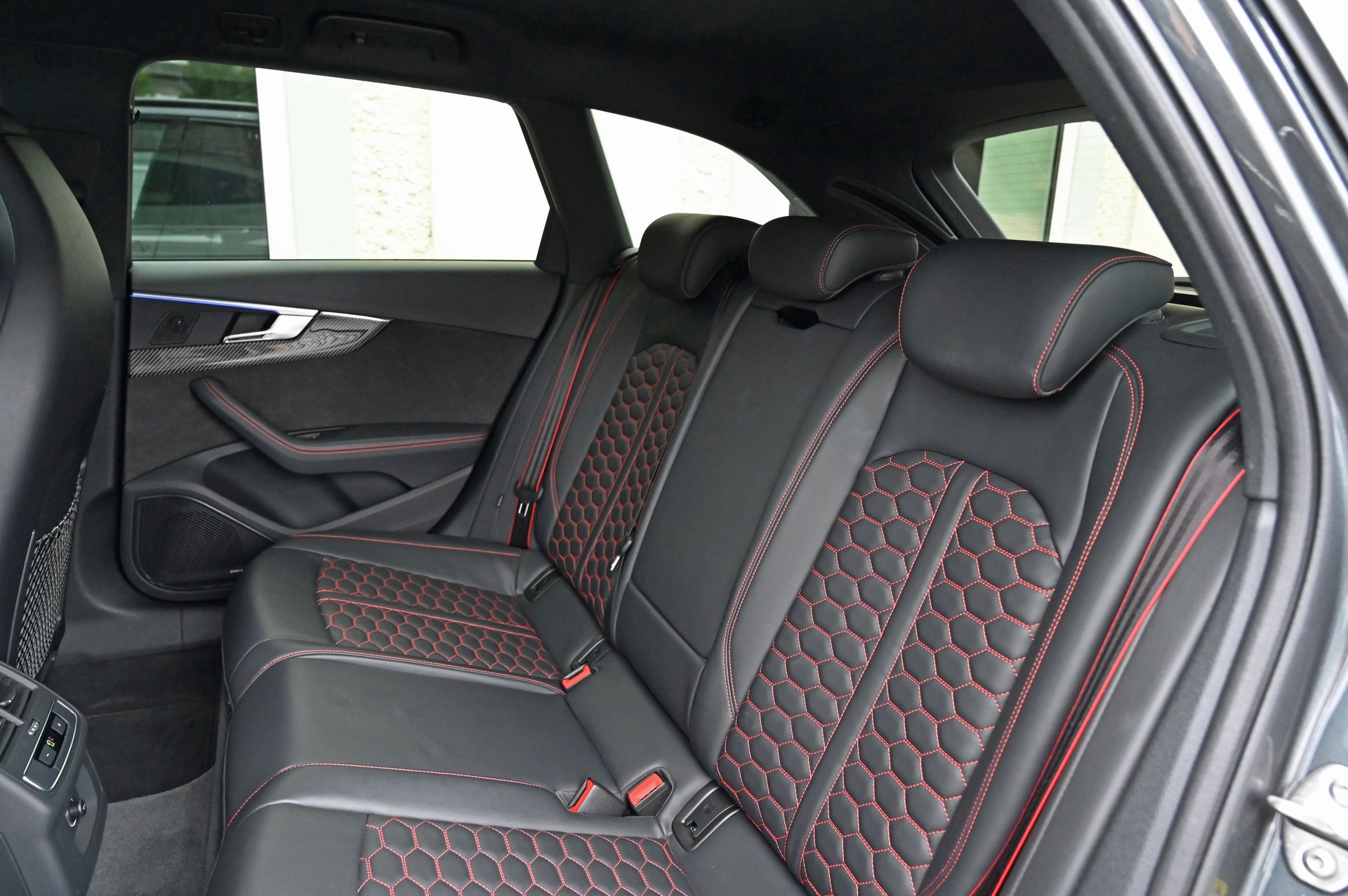 AUDI RS4 Avant 2.9 TFSI quattro tiptronic **8-Fach bereift**-image-24