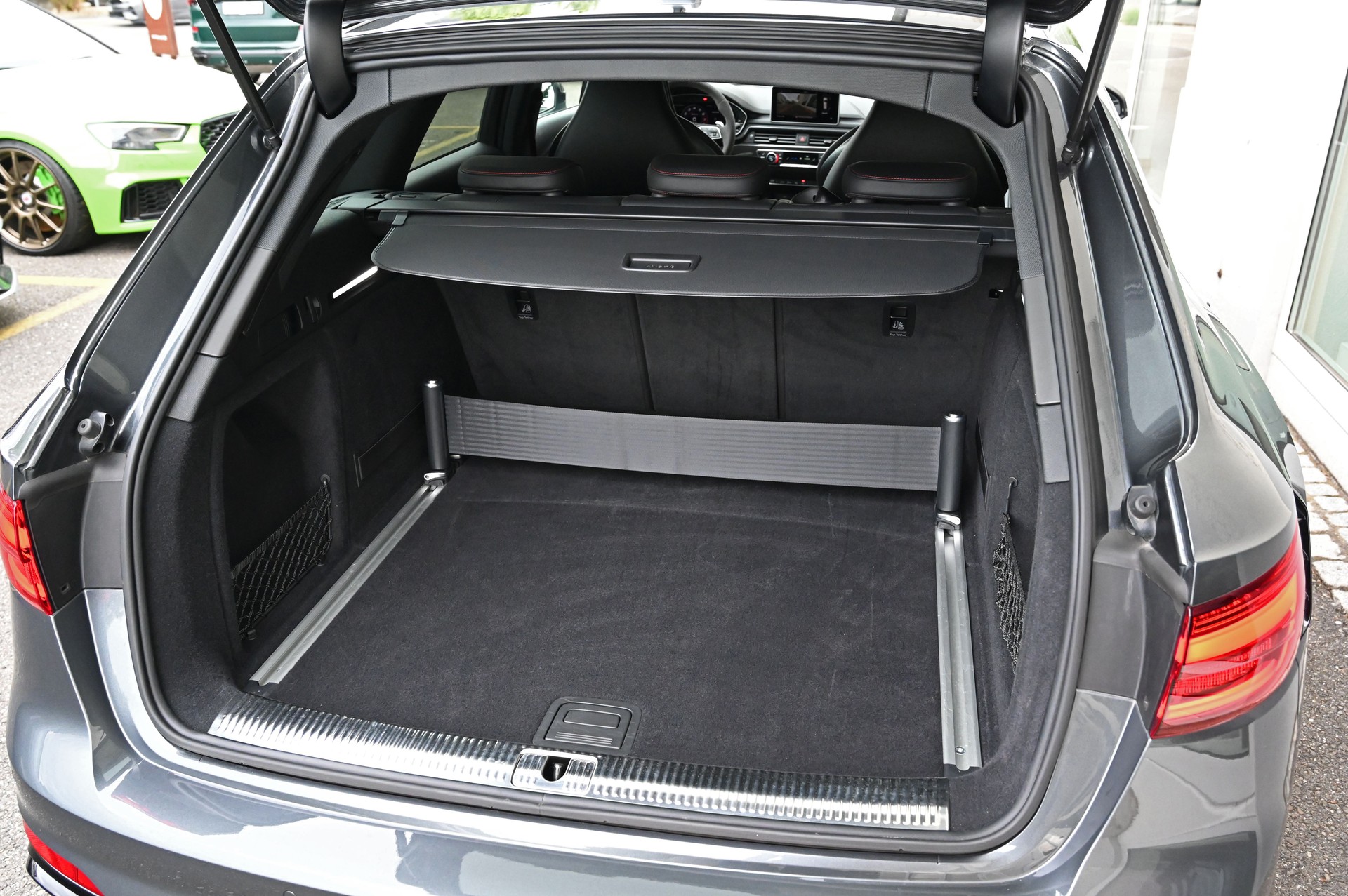 AUDI RS4 Avant 2.9 TFSI quattro tiptronic **8-Fach bereift**-image-25