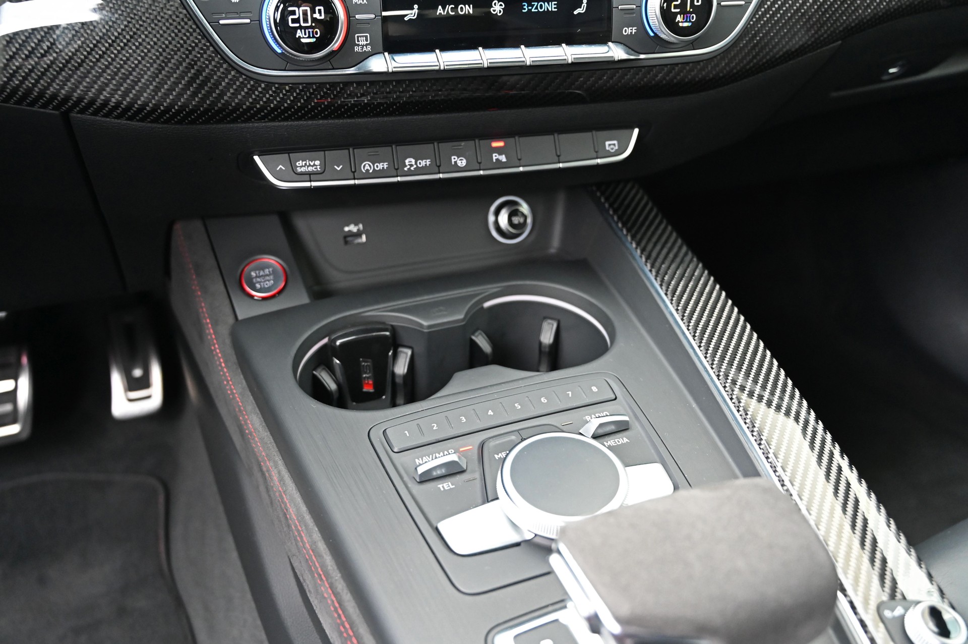 AUDI RS4 Avant 2.9 TFSI quattro tiptronic **8-Fach bereift**-image-17