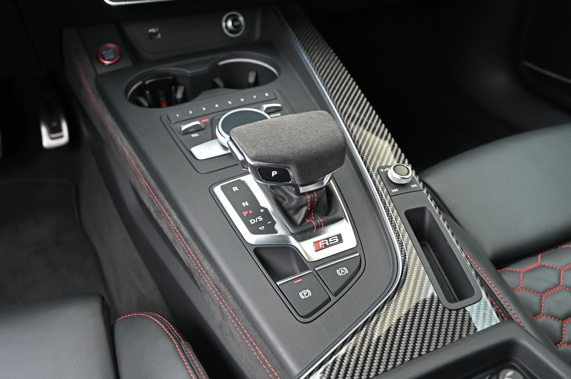 AUDI RS4 Avant 2.9 TFSI quattro tiptronic **8-Fach bereift**-image-18
