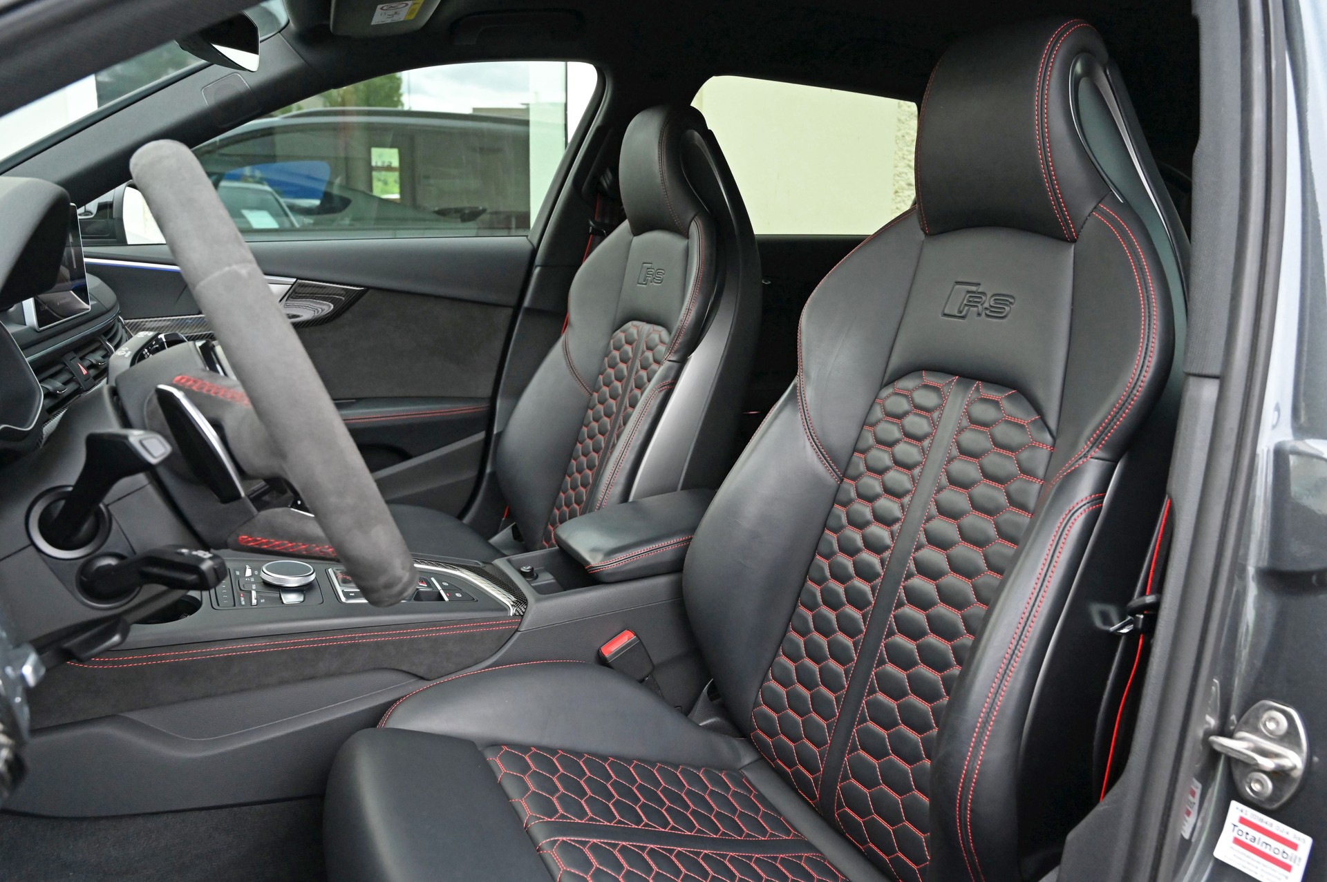 AUDI RS4 Avant 2.9 TFSI quattro tiptronic **8-Fach bereift**-image-12