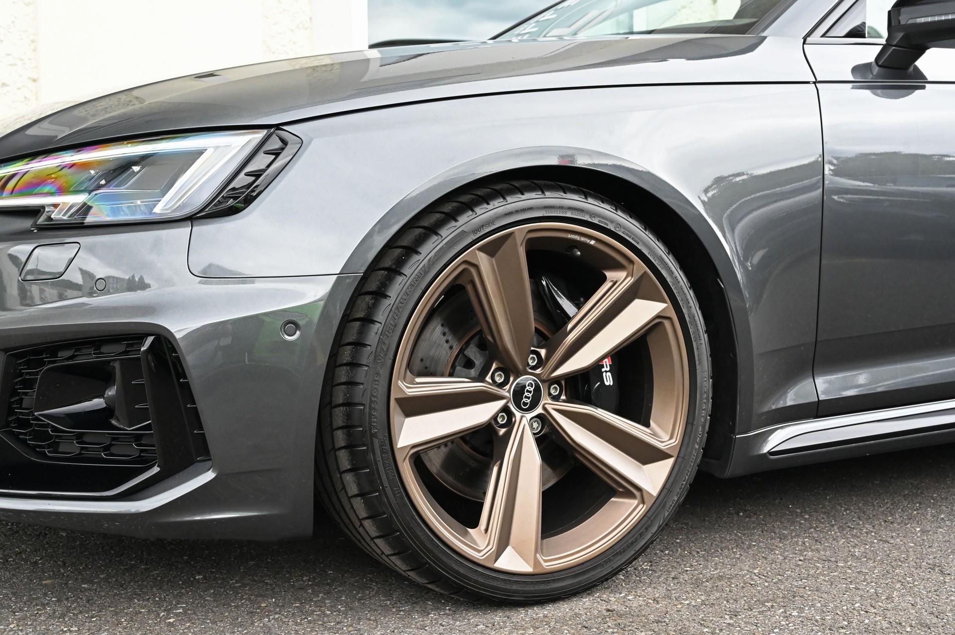AUDI RS4 Avant 2.9 TFSI quattro tiptronic **8-Fach bereift**-image-5
