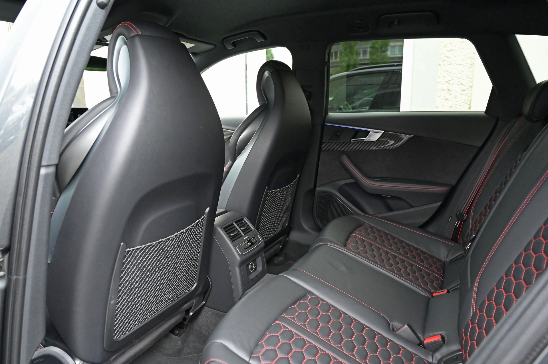 AUDI RS4 Avant 2.9 TFSI quattro tiptronic **8-Fach bereift**-image-23