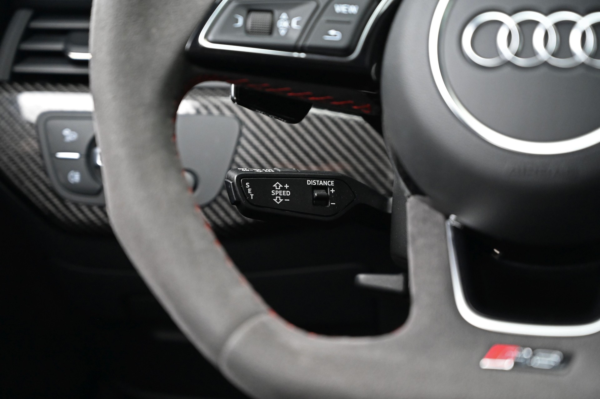 AUDI RS4 Avant 2.9 TFSI quattro tiptronic **8-Fach bereift**-image-16