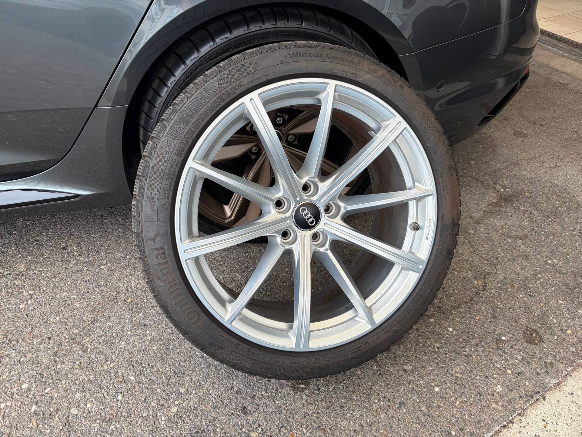 AUDI RS4 Avant 2.9 TFSI quattro tiptronic **8-Fach bereift**-image-27