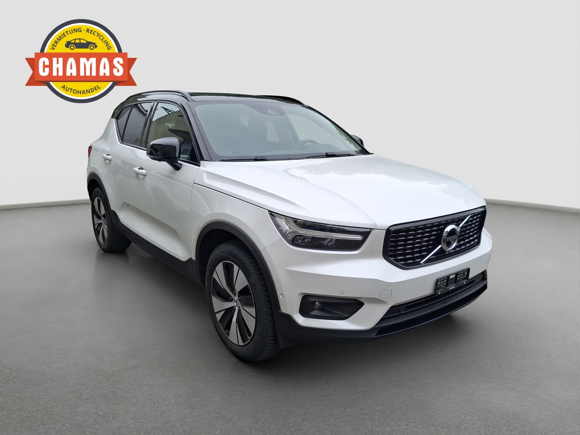 VOLVO XC40 T5 TwE R-Design DCT-image-0