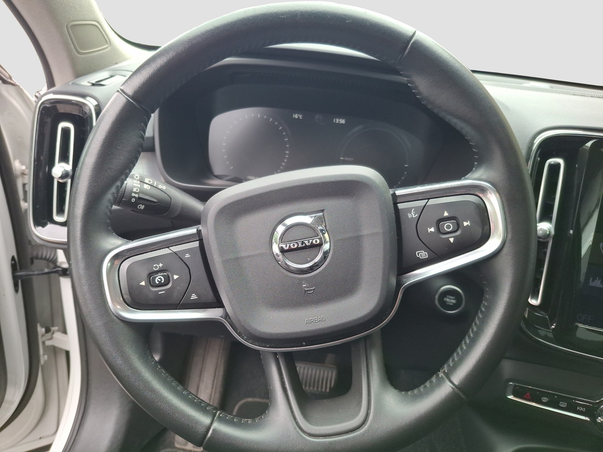 VOLVO XC40 T5 TwE R-Design DCT-image-7