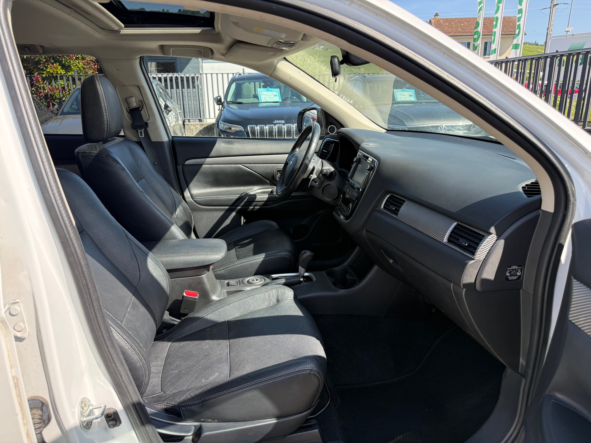 MITSUBISHI Outlander 2.2 DID Navigator Safety 4WD Automatic-image-12