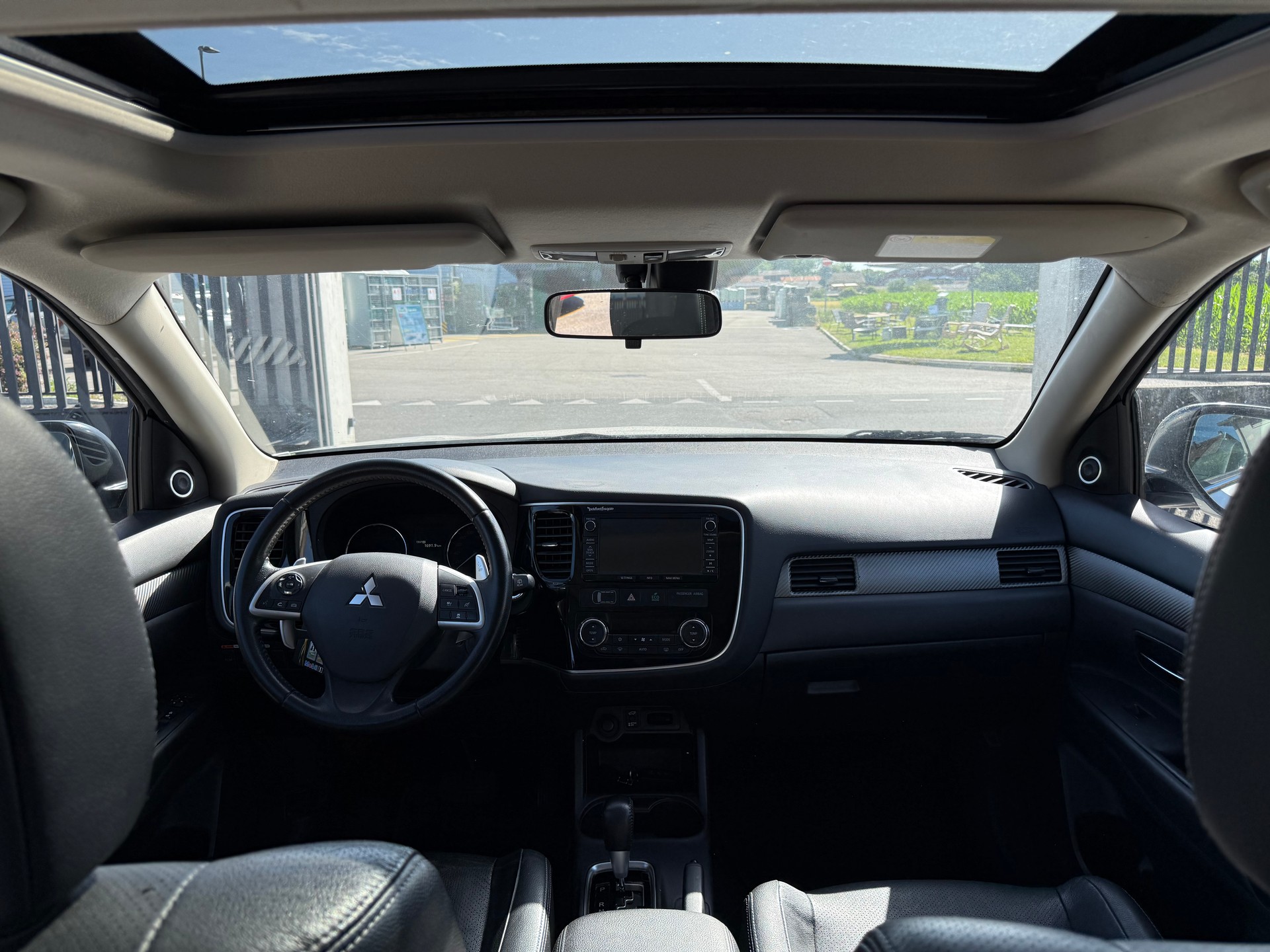 MITSUBISHI Outlander 2.2 DID Navigator Safety 4WD Automatic-image-10