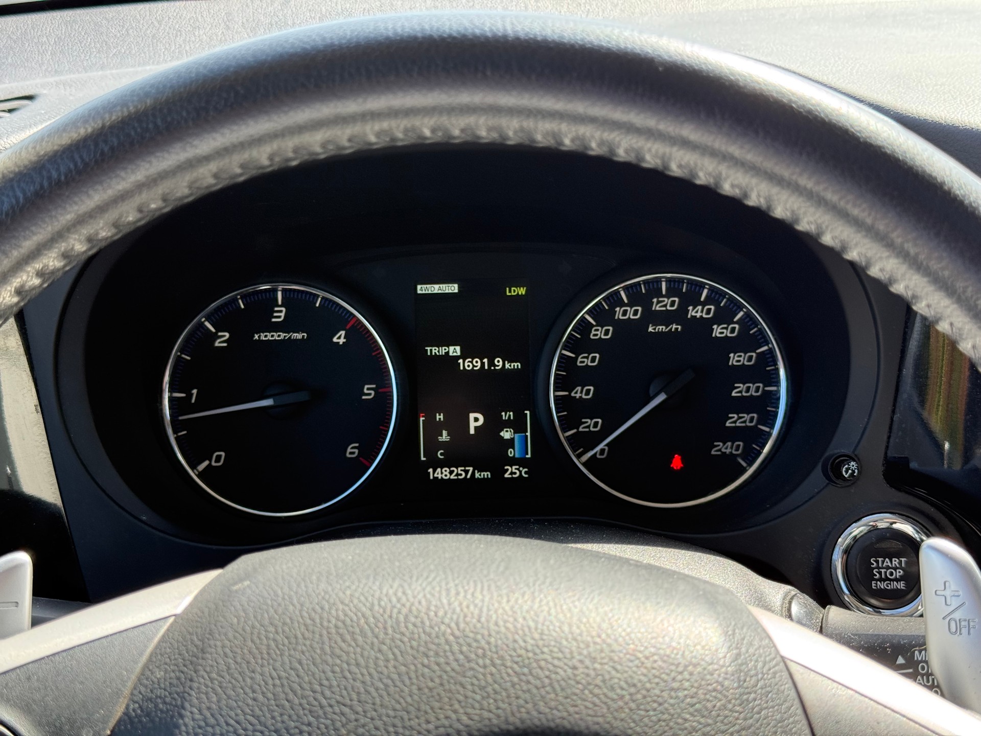 MITSUBISHI Outlander 2.2 DID Navigator Safety 4WD Automatic-image-14