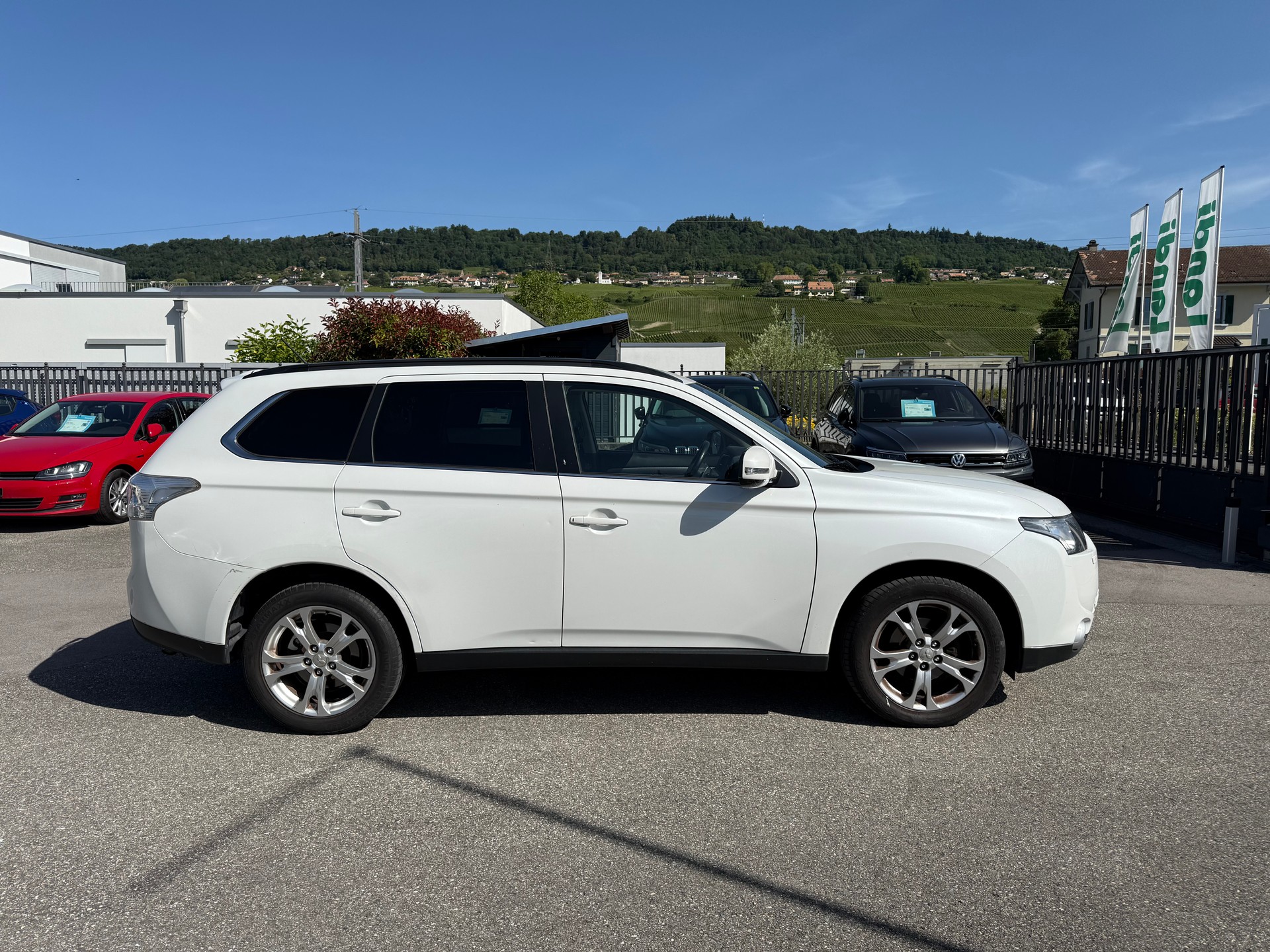 MITSUBISHI Outlander 2.2 DID Navigator Safety 4WD Automatic-image-3