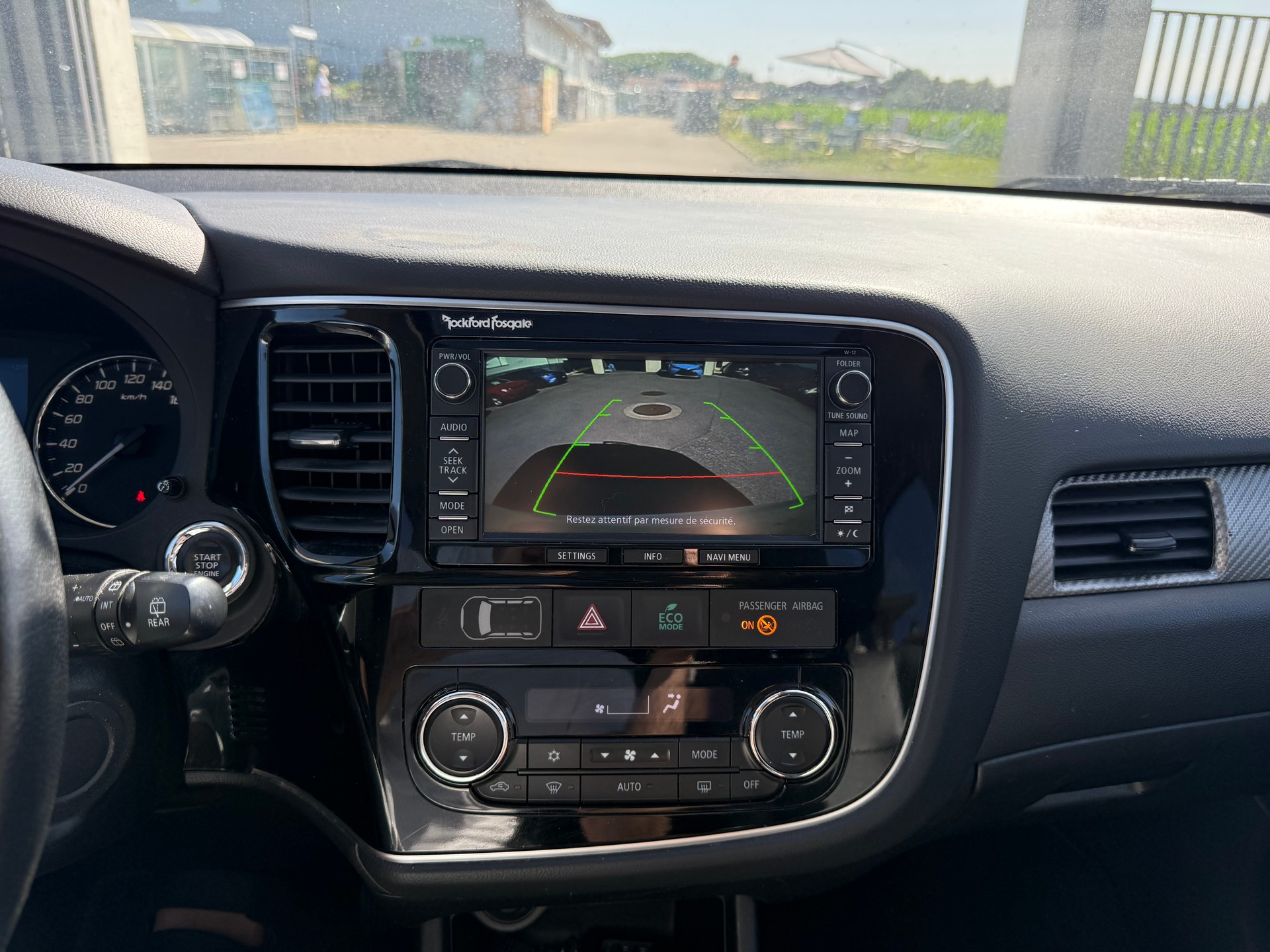 MITSUBISHI Outlander 2.2 DID Navigator Safety 4WD Automatic-image-15