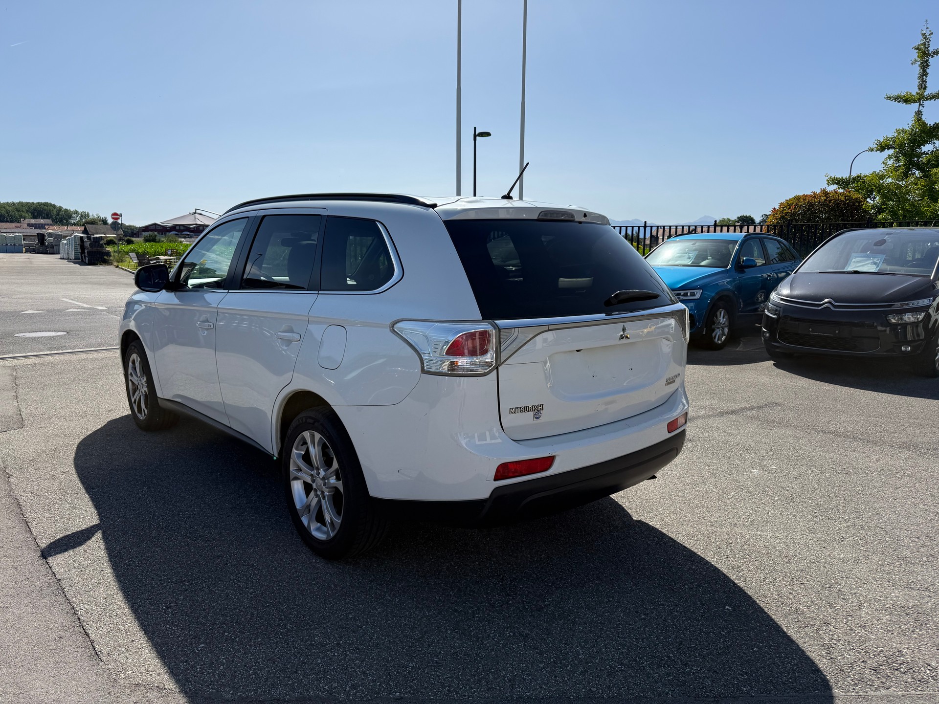 MITSUBISHI Outlander 2.2 DID Navigator Safety 4WD Automatic-image-5