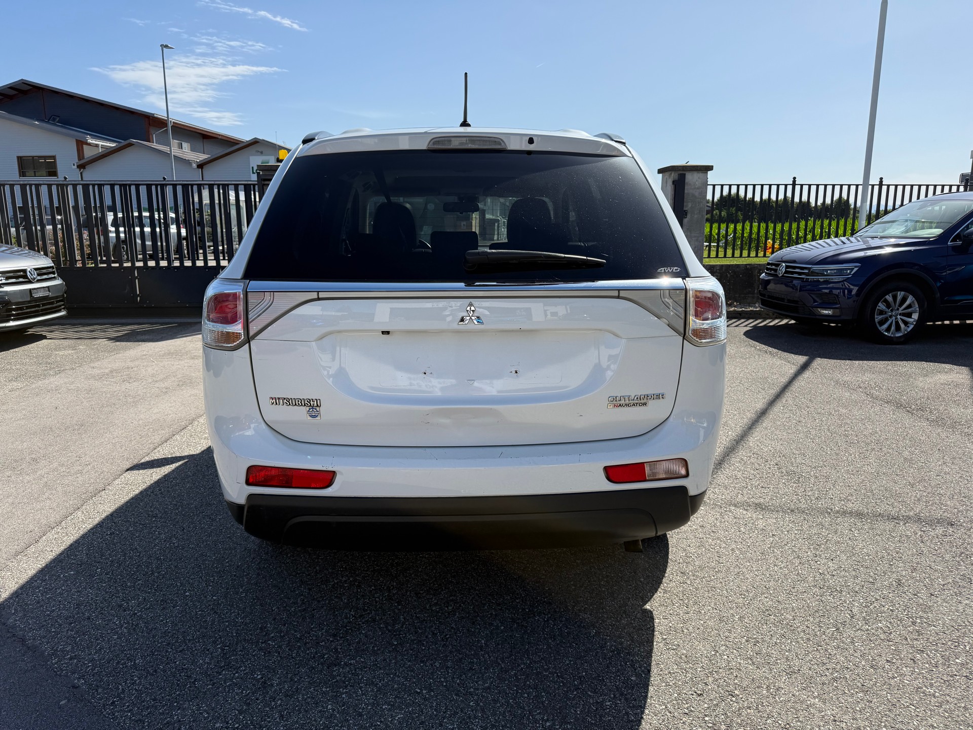 MITSUBISHI Outlander 2.2 DID Navigator Safety 4WD Automatic-image-7