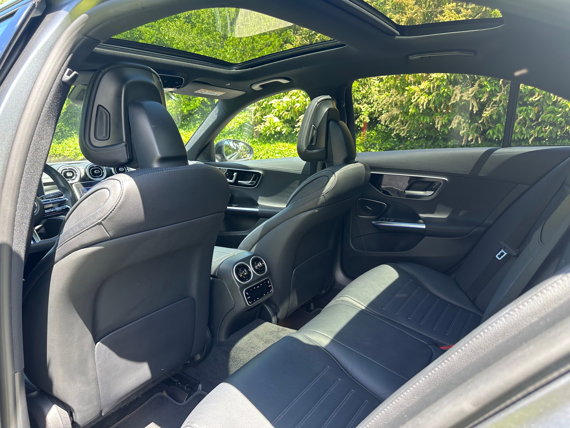 MERCEDES-BENZ C 220 d 4Matic AMG Line-image-12