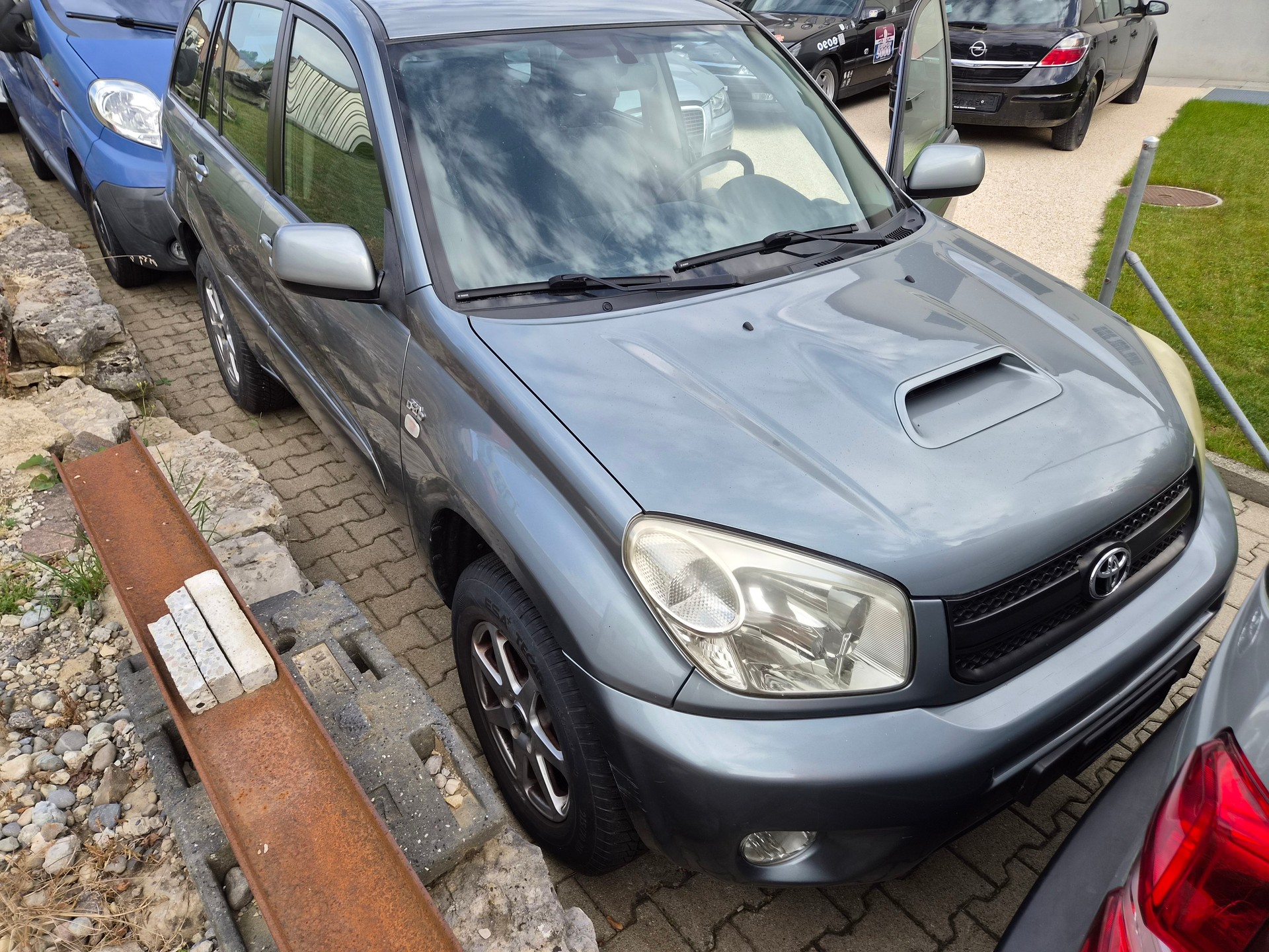 TOYOTA RAV-4 2.0 D4D Mountain-image-5