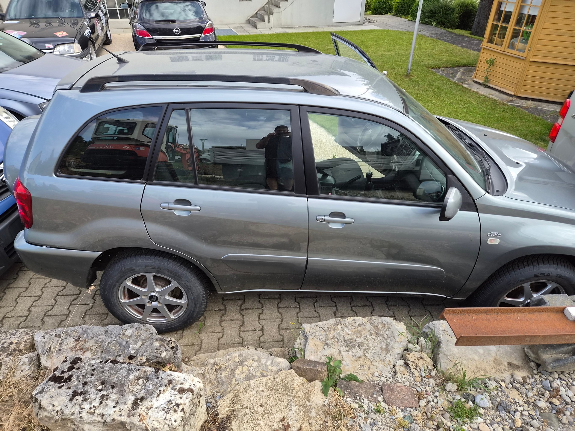 TOYOTA RAV-4 2.0 D4D Mountain-image-4