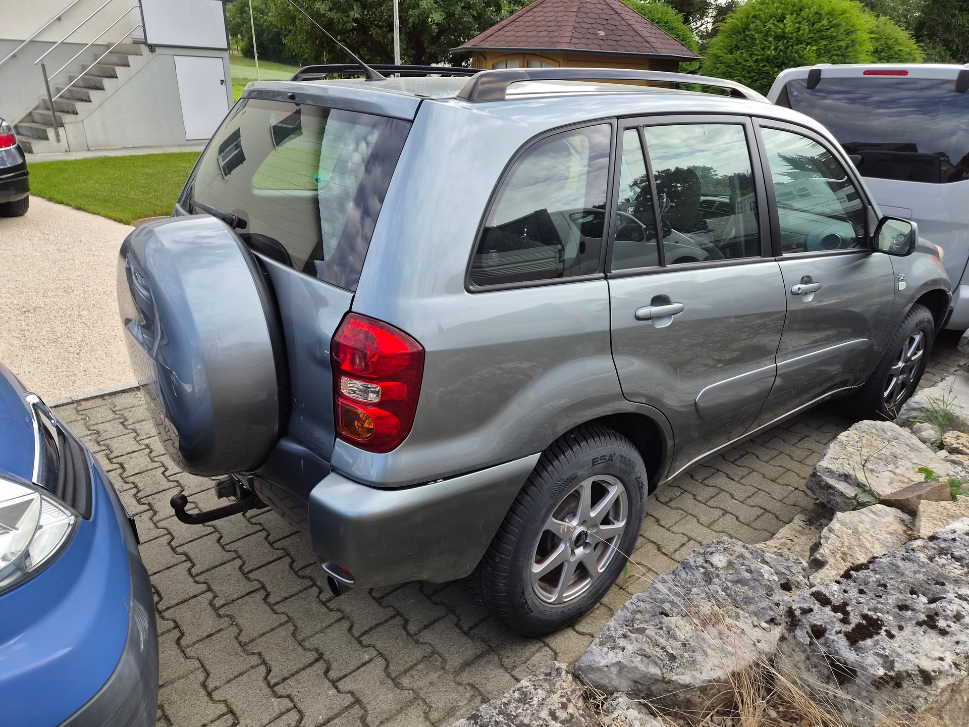TOYOTA RAV-4 2.0 D4D Mountain-image-3