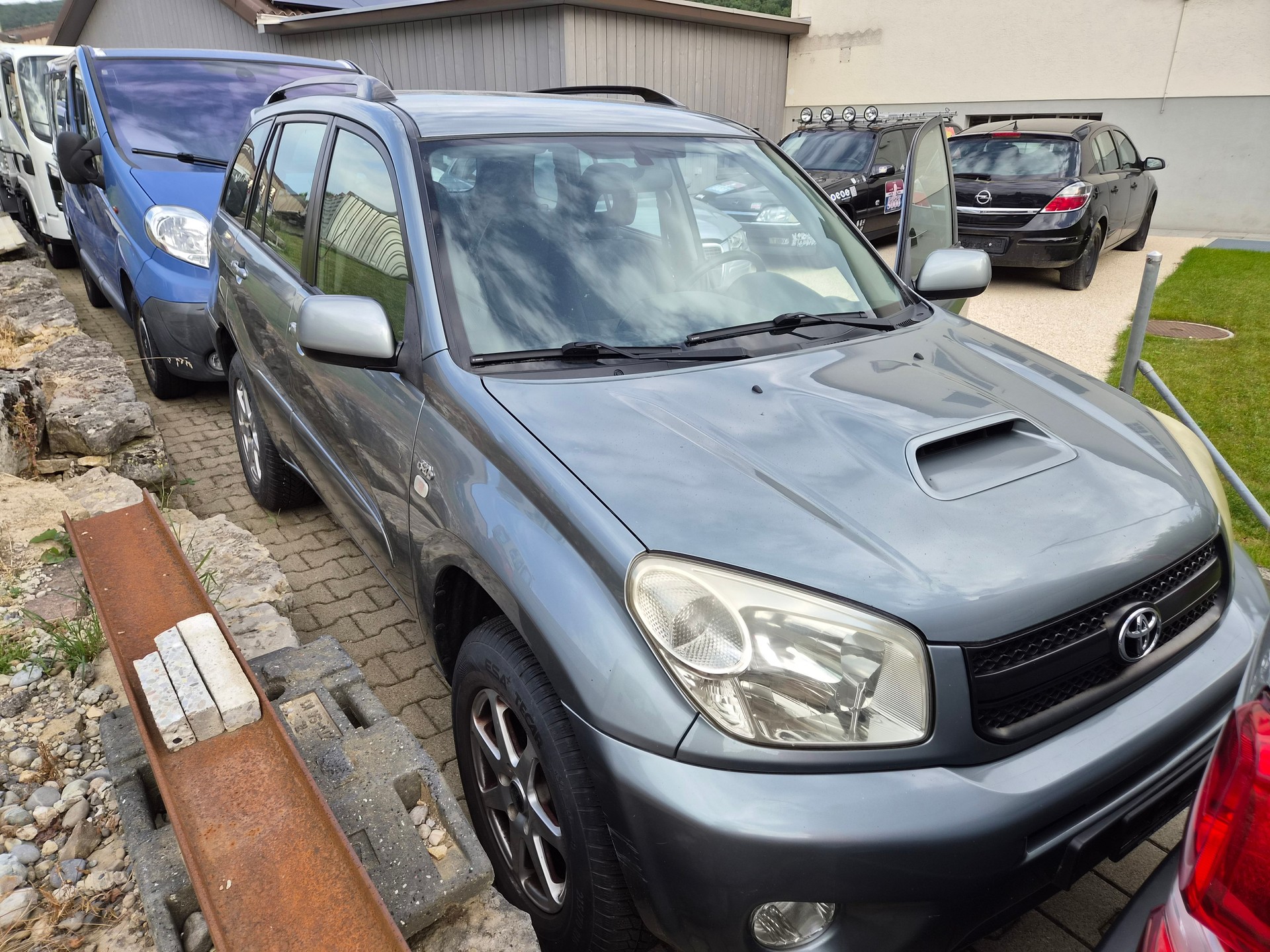 TOYOTA RAV-4 2.0 D4D Mountain-image-6