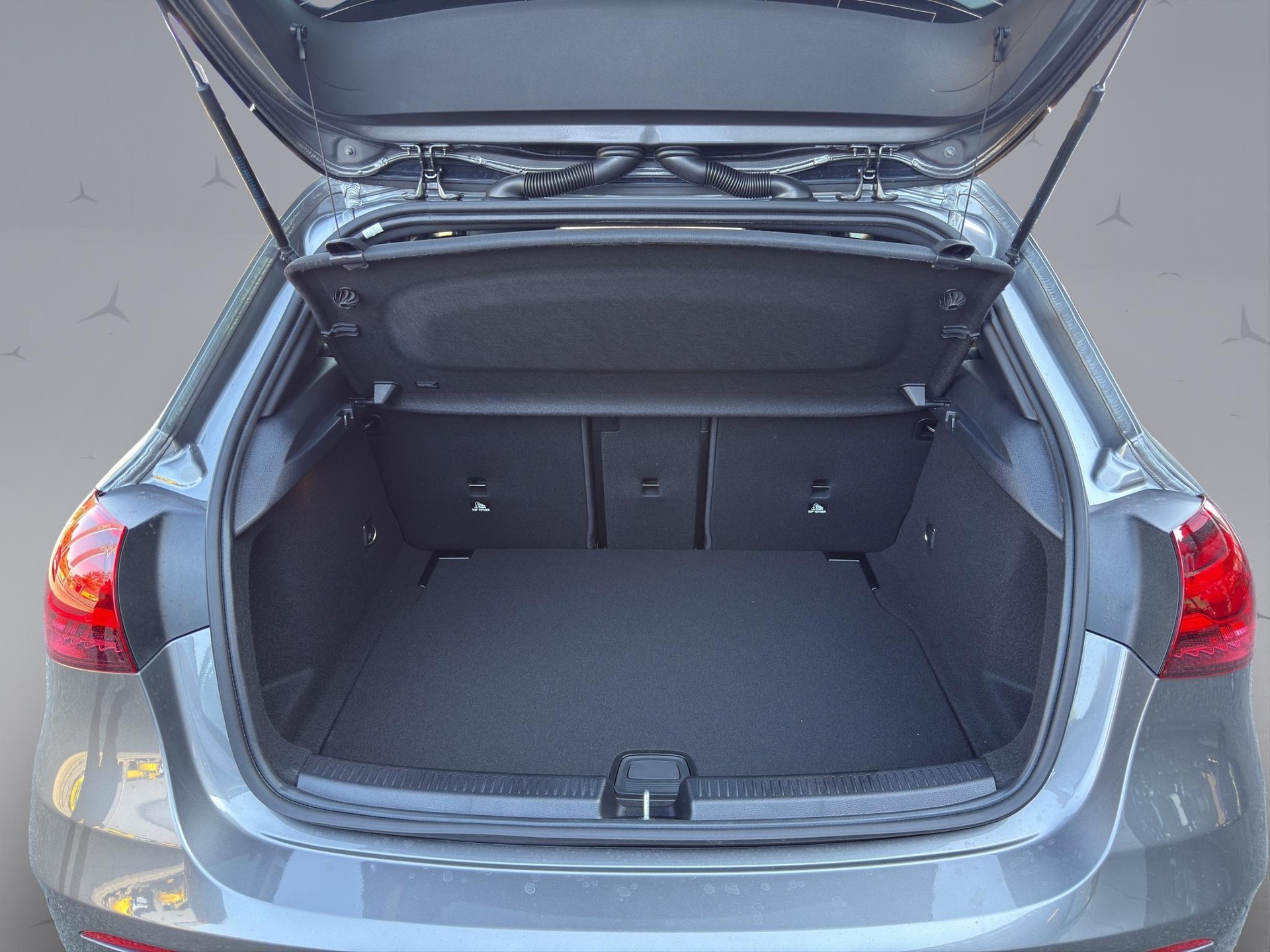 MERCEDES-BENZ A 220 AMG Line 4m-image-18
