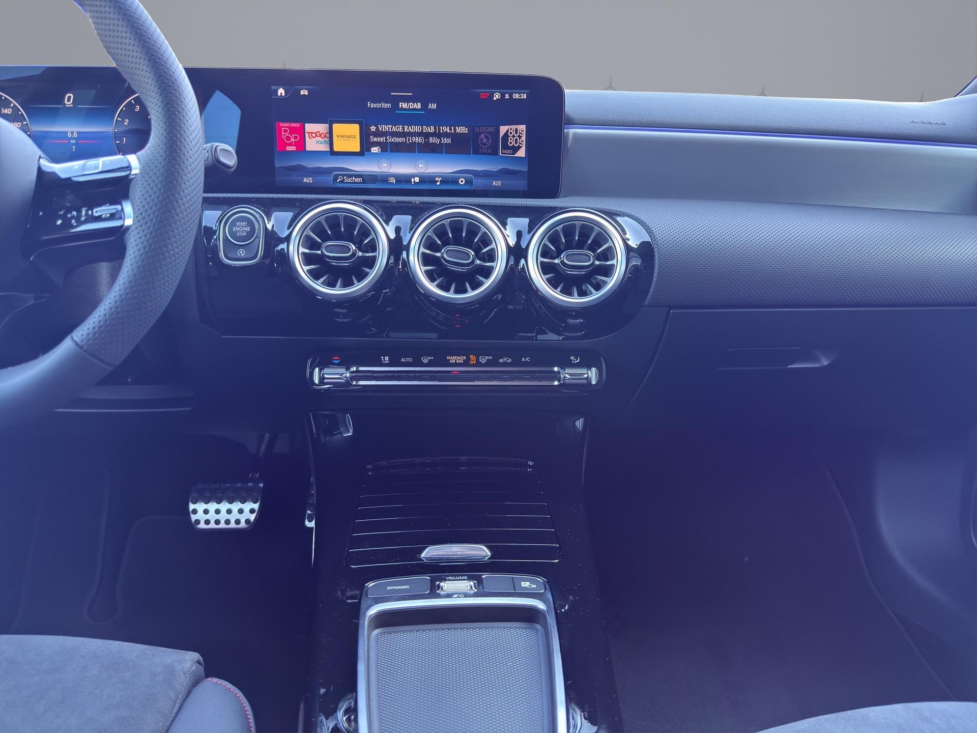 MERCEDES-BENZ A 220 AMG Line 4m-image-14