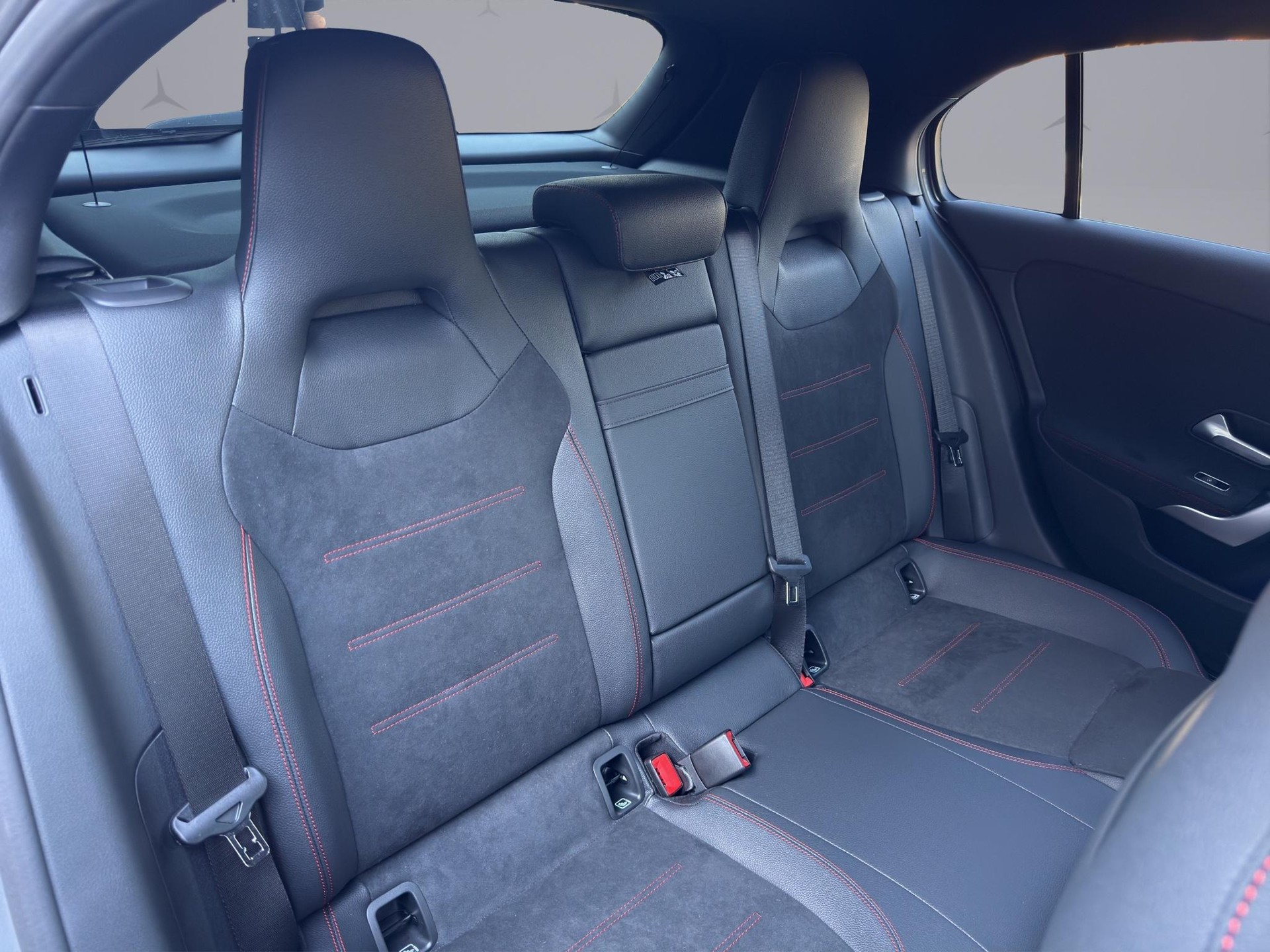 MERCEDES-BENZ A 220 AMG Line 4m-image-17