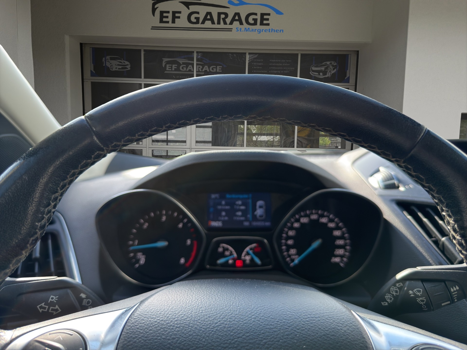 FORD Kuga 2.0 TDCi Titanium 4WD PowerShift-image-15