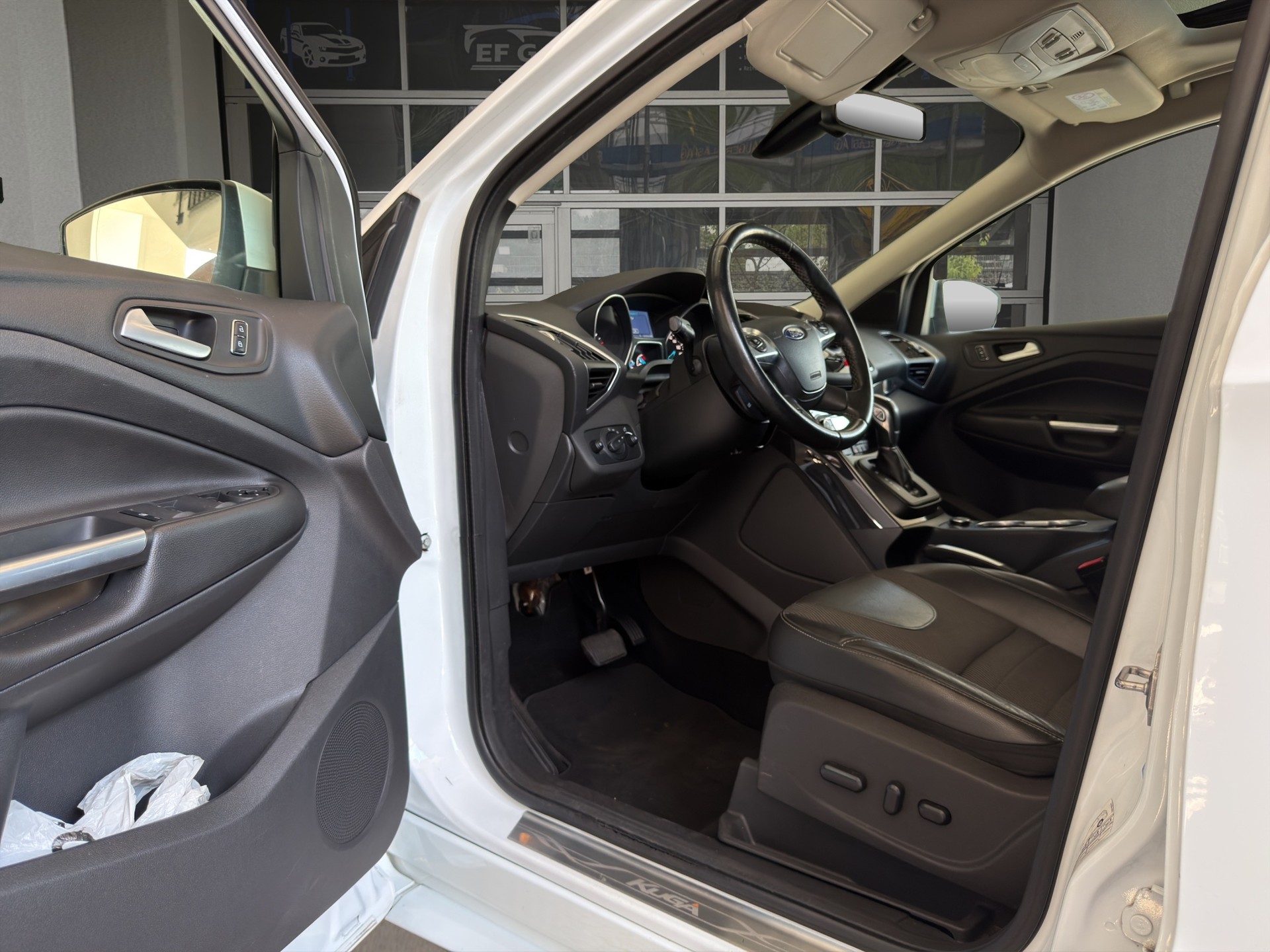FORD Kuga 2.0 TDCi Titanium 4WD PowerShift-image-8