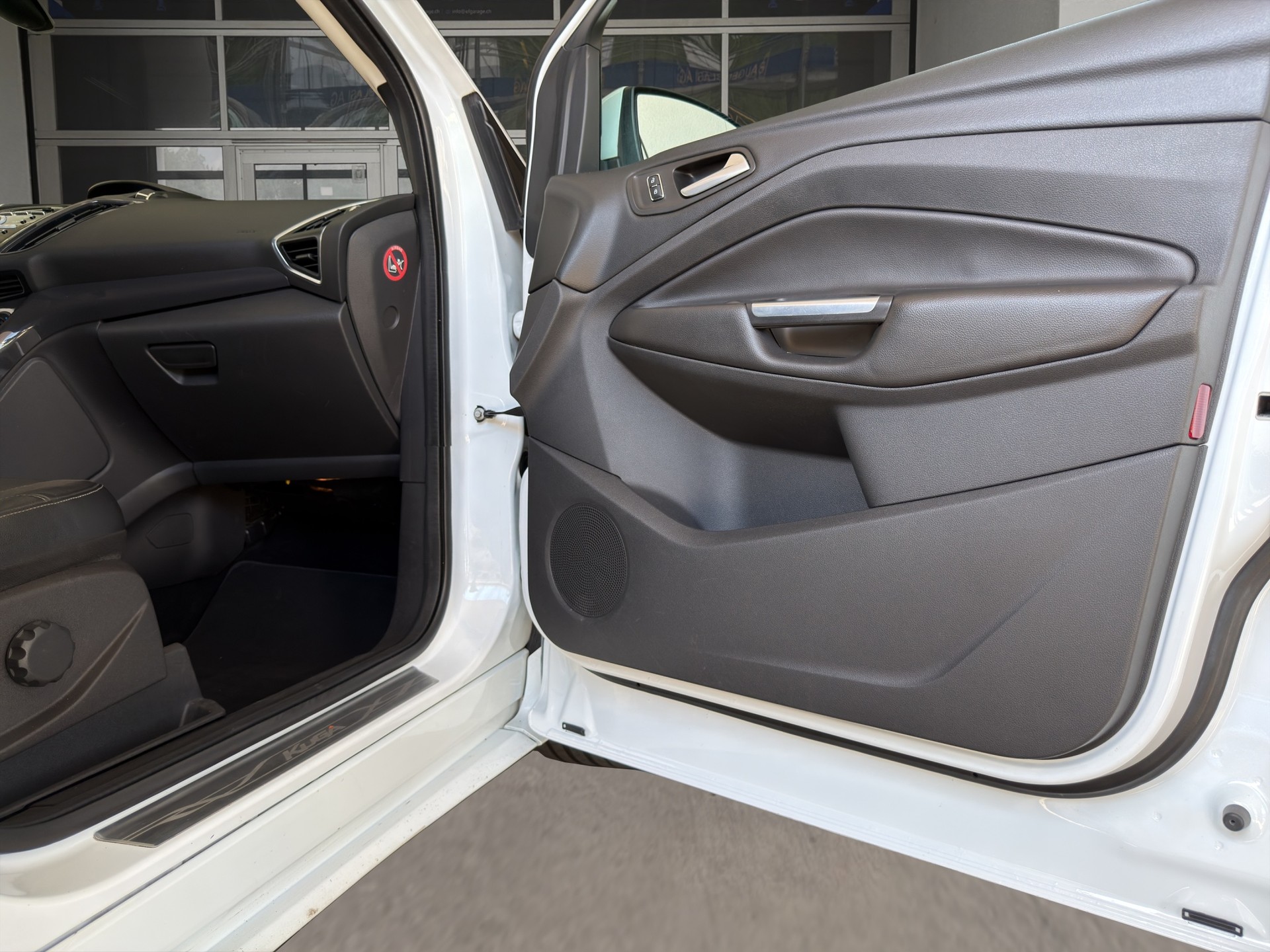 FORD Kuga 2.0 TDCi Titanium 4WD PowerShift-image-12