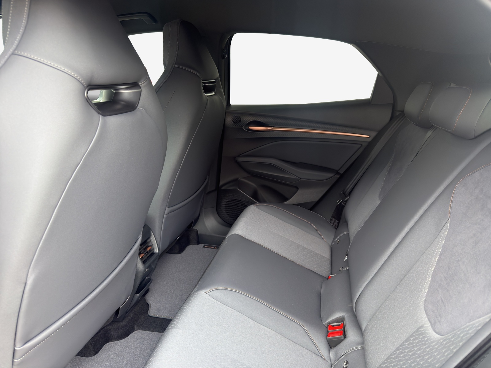 CUPRA Raval 52 kWh Dynamic+ Launch Edition-image-13